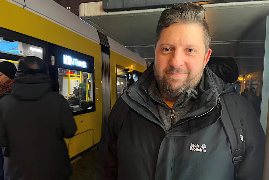 BVG-Mitarbeiter und Straßenbahnfahrer Manuel von Stubenrauch spricht über den angedrohten Streik.