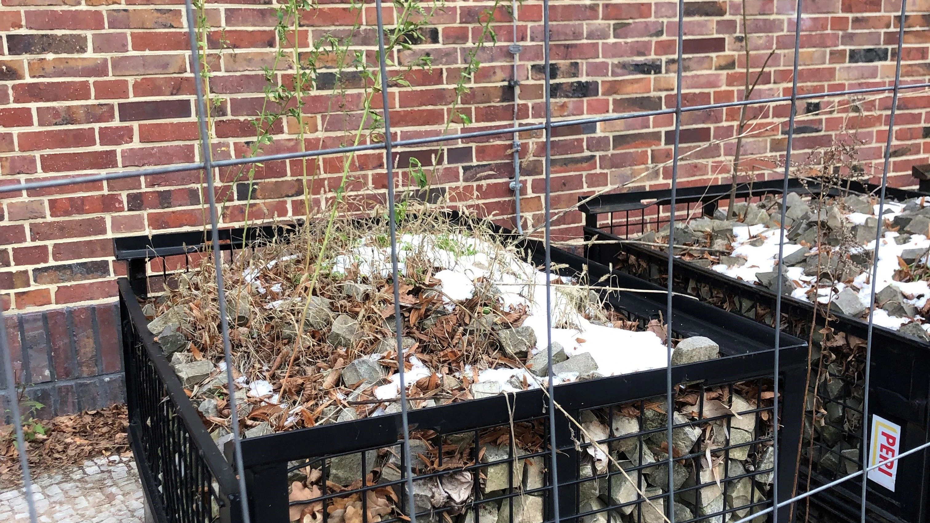 Pflastersteine in Pankow Weißensee warten schon lange auf ihren Einsatz.