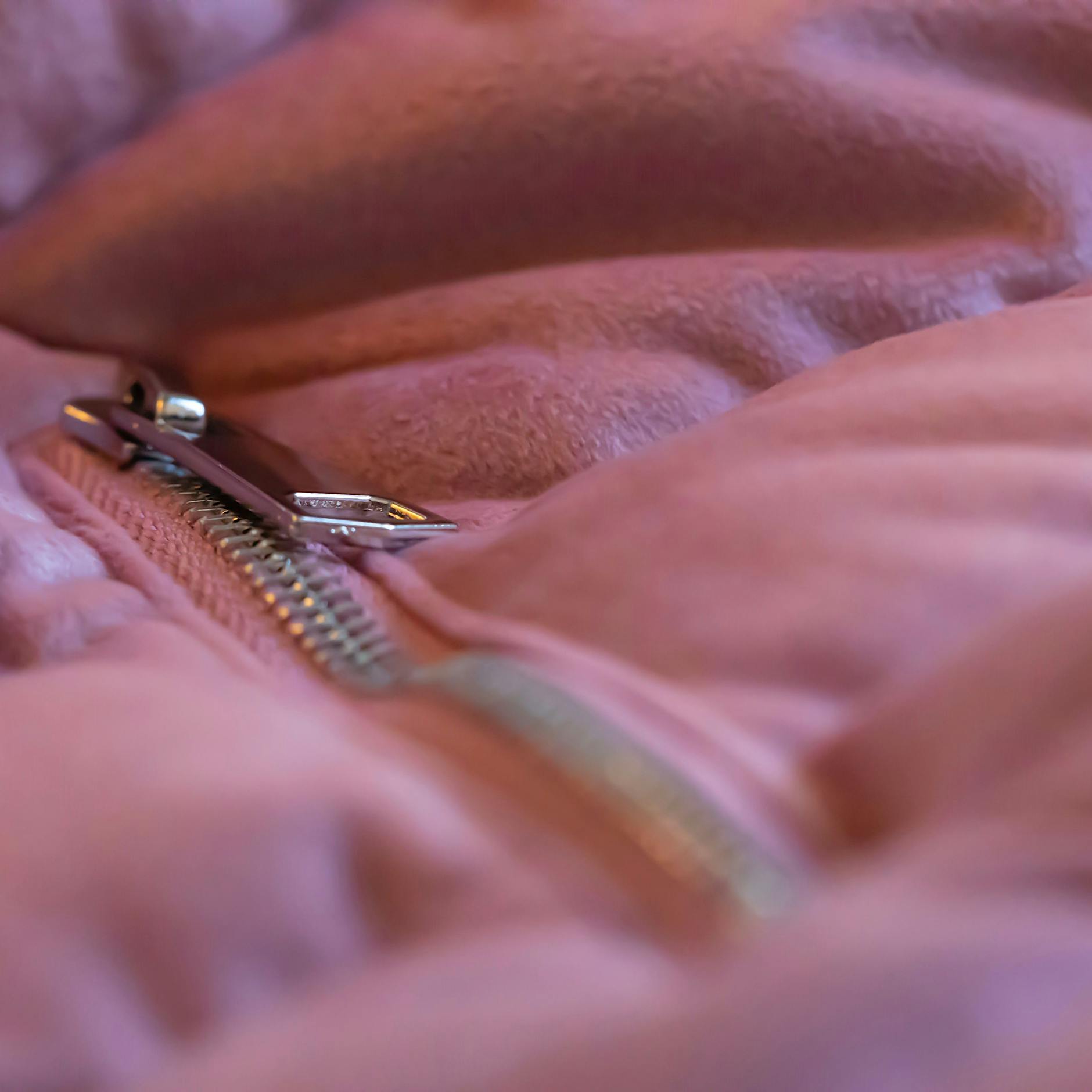 Daunenjacke waschen? Mit diesen Tricks verklumpen Ihre Daunen nicht