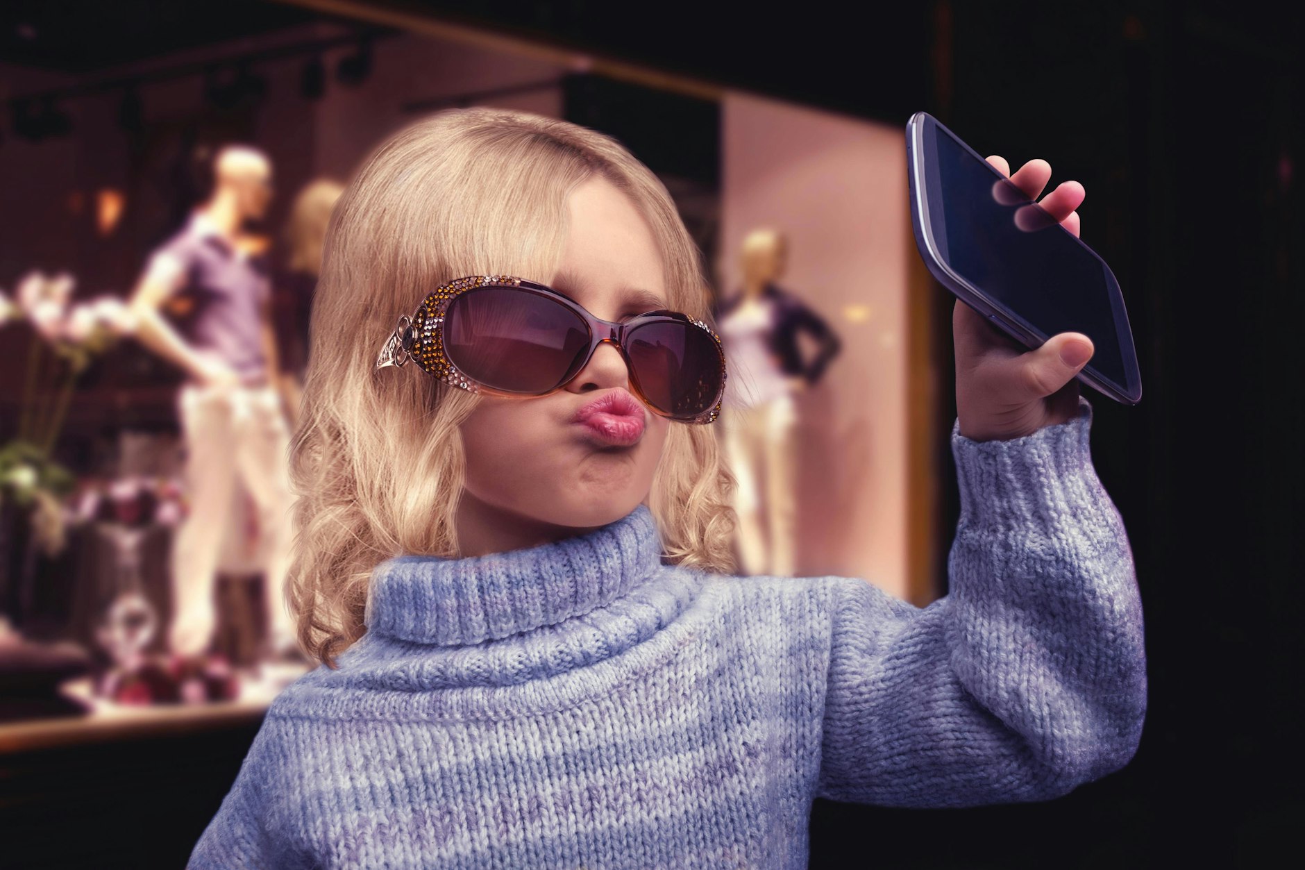 Schon früh erleben Kinder und Jugendliche, welche Trends auf den sozialen Plattformen gefragt sind.