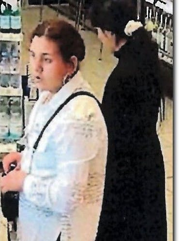 Die Polizei fahndet nach diesen Frauen.
