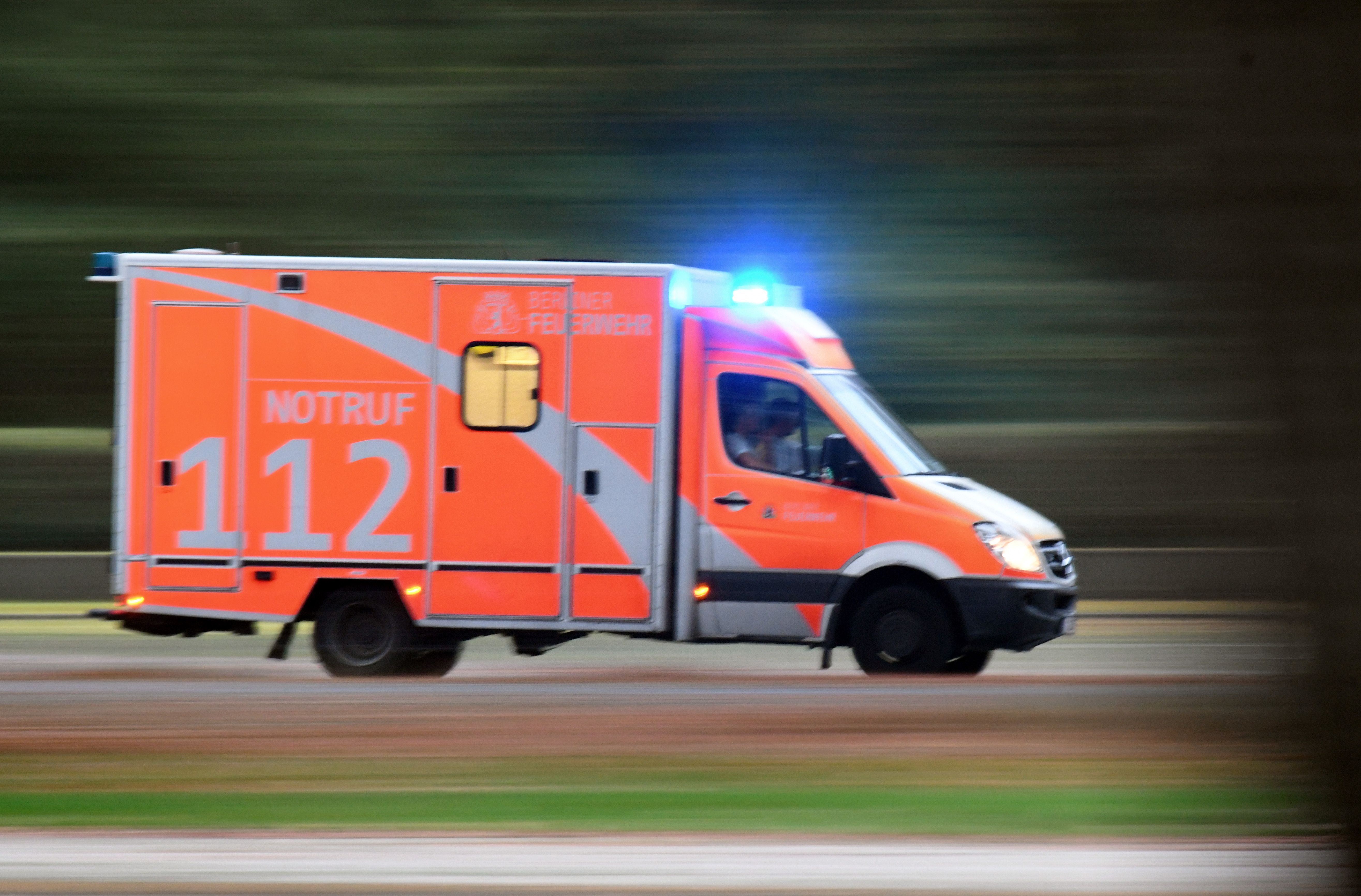 Senior erfasst Mutter und Kind mit Auto in Berlin: Zweijähriger stirbt