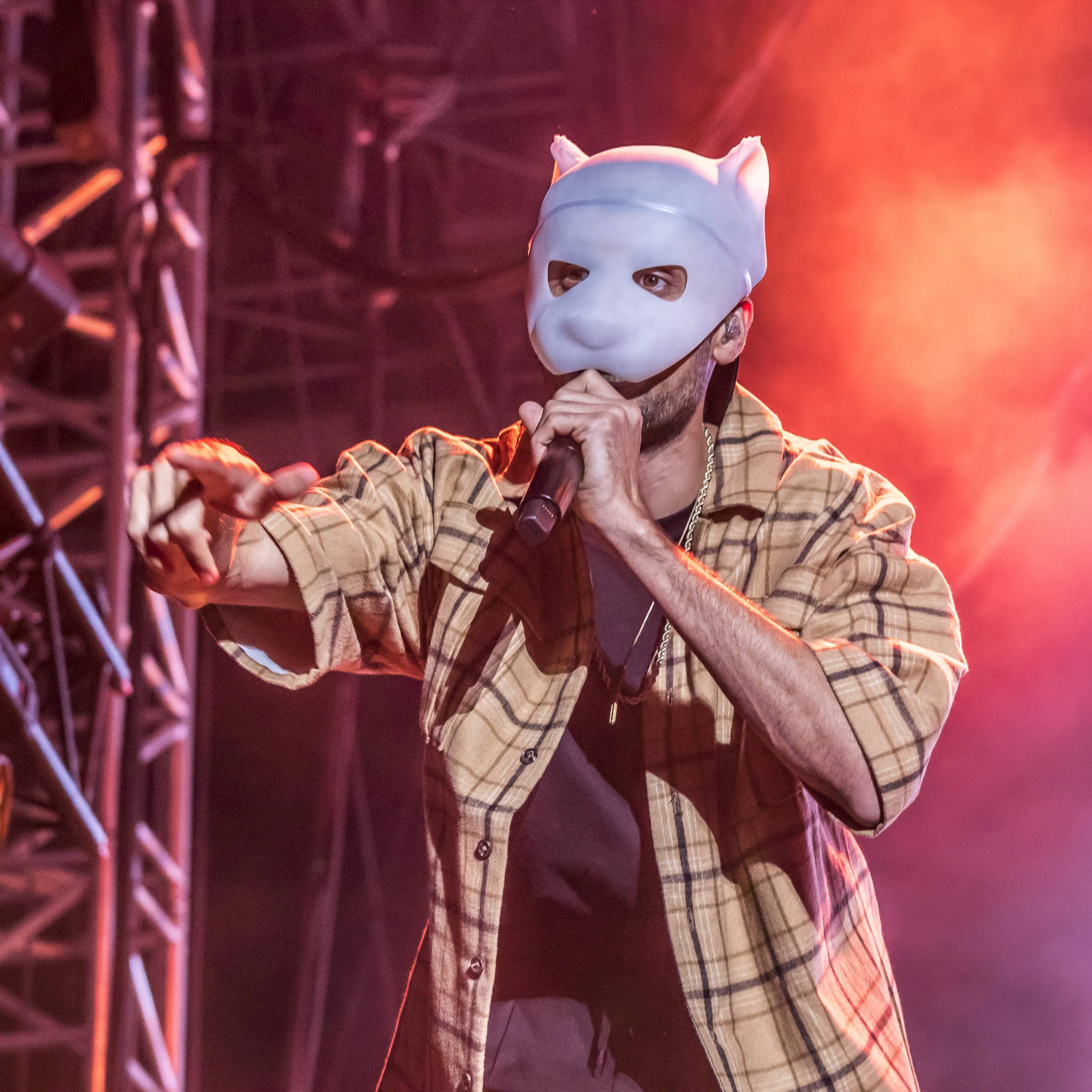 Cro mit einer seiner verschiedenen Masken