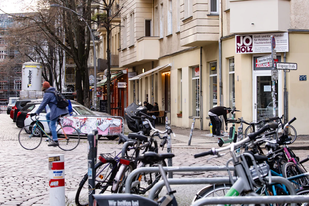 Wut-Stau der Händler wegen Poller-Chaos am Ostkreuz