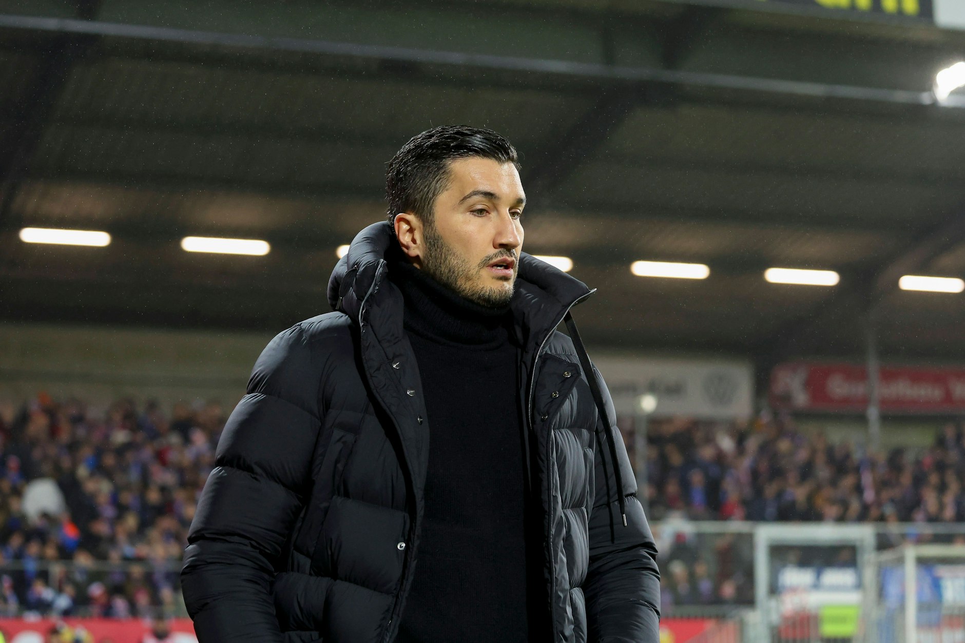 Dortmunds Trainer Nuri Sahin nach der 2:4-Blamage in Kiel.&nbsp; Für den ungen Coach wird es jetzt eng beim BVB.