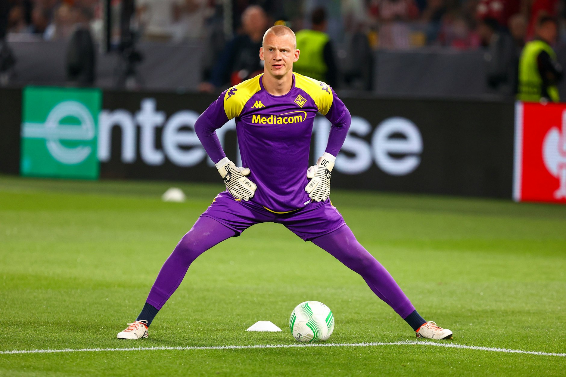 Herthas Ex-Torwart Oliver Christensen wartet gespannt, dass der Leihpoker zwischen seinem Klub AC Florenz und Paderborn über die Bühne geht.