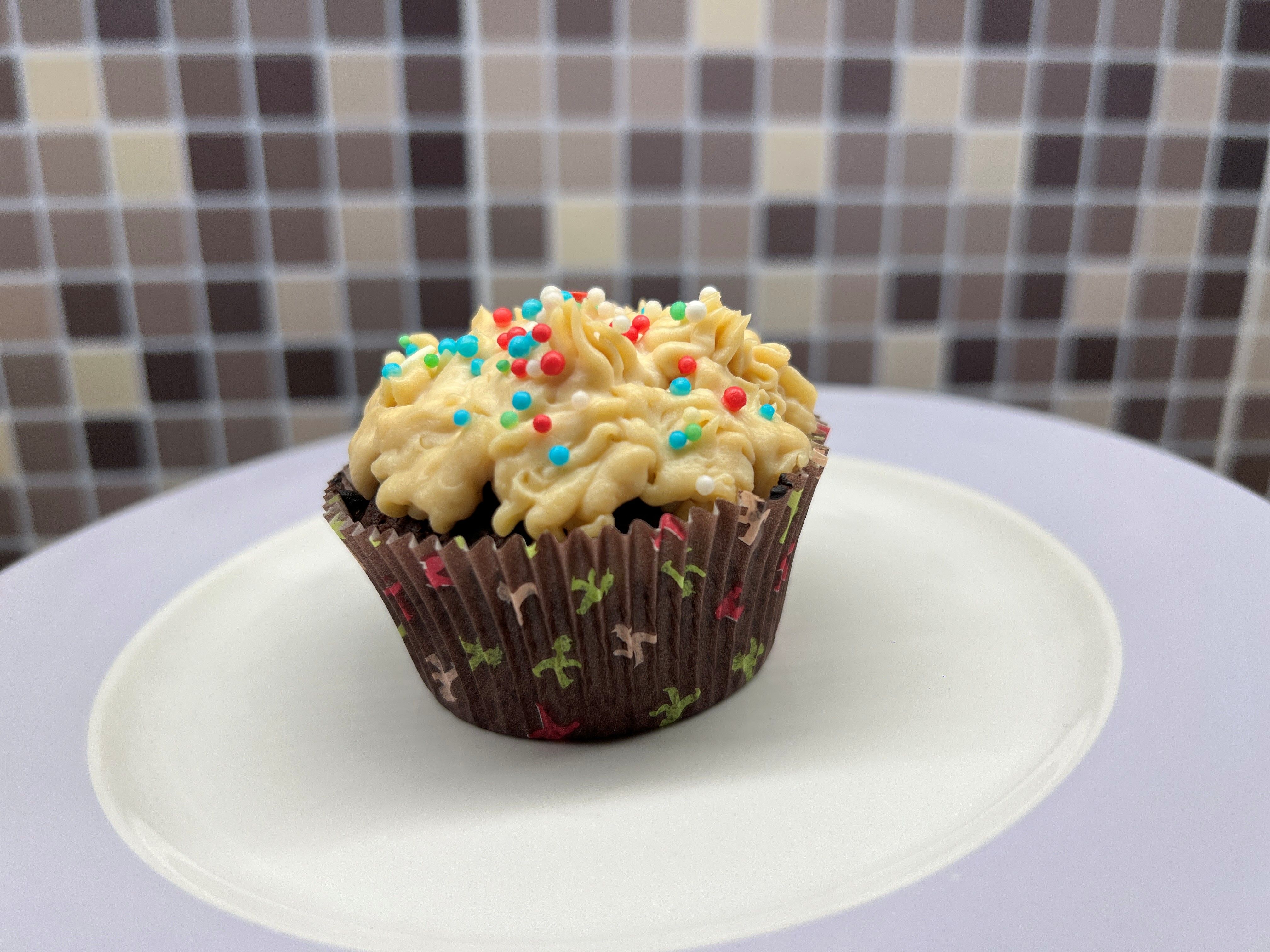 Geniales Rezept für Schoko-Cupcakes mit Vanille-Frosting – so einfach