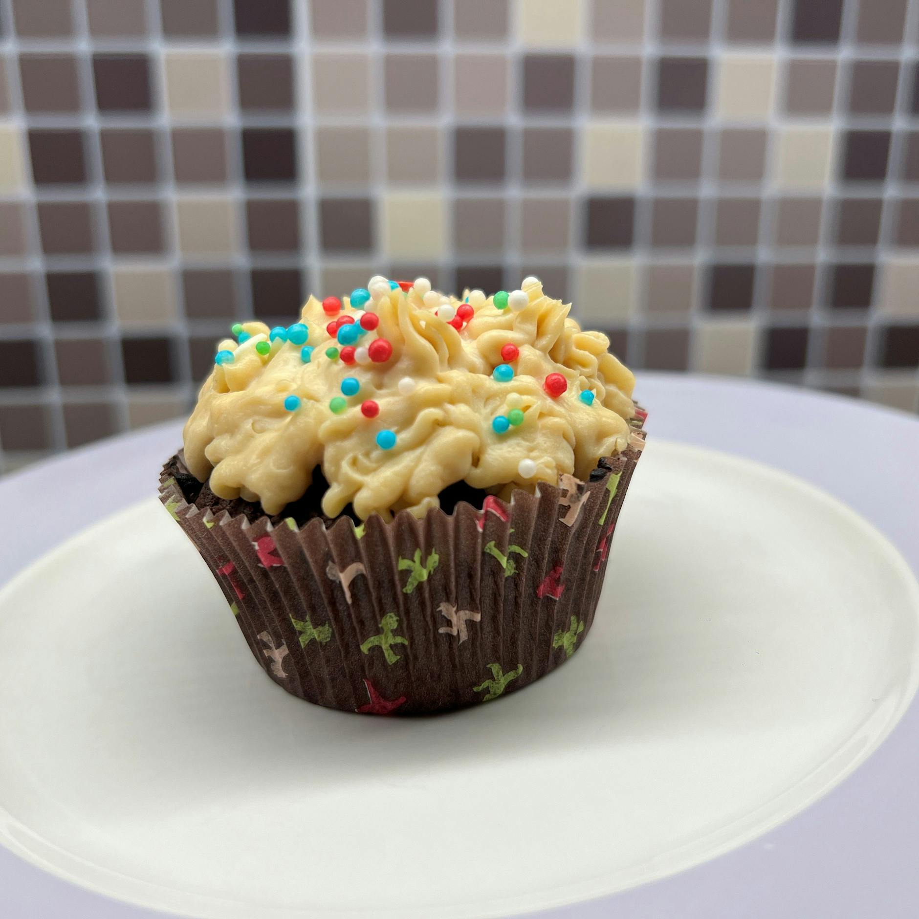 Geniales Rezept für Schoko-Cupcakes mit Vanille-Frosting – so einfach