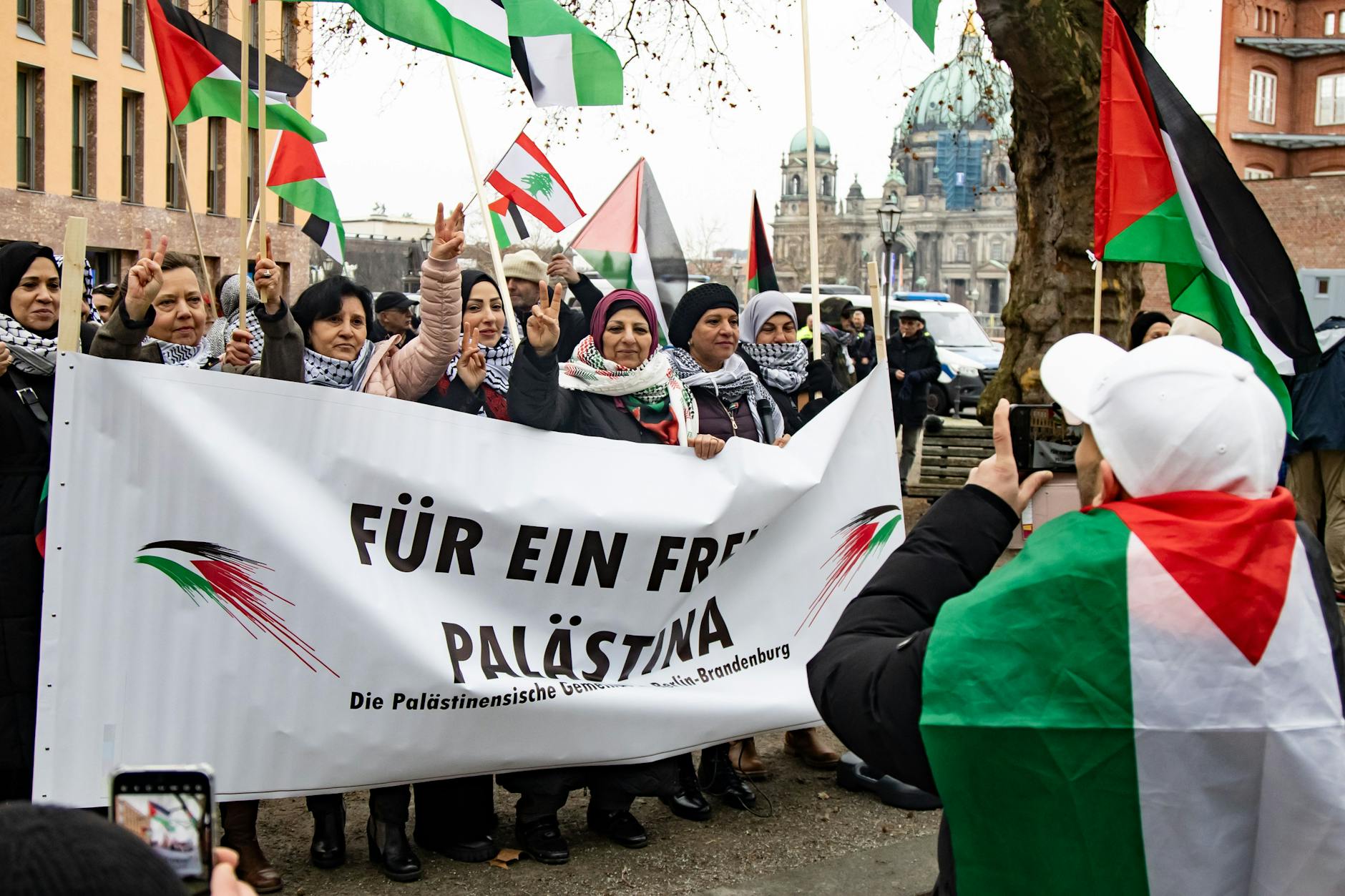 Pro-Palästinenser-Demonstration vor dem Auswärtigen Amt in Berlin