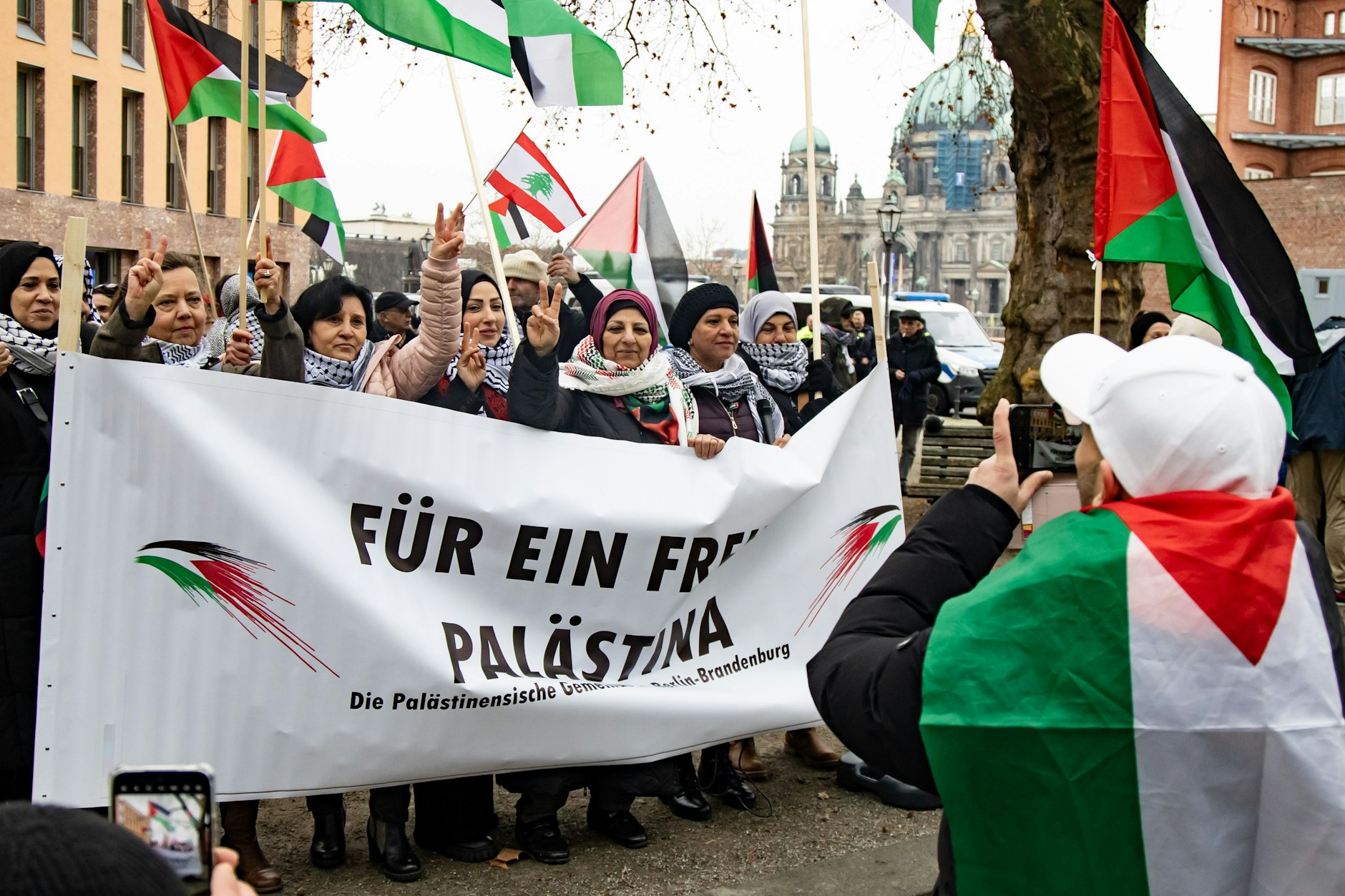 Pro-Palästinenser-Demonstration vor dem Auswärtigen Amt in Berlin