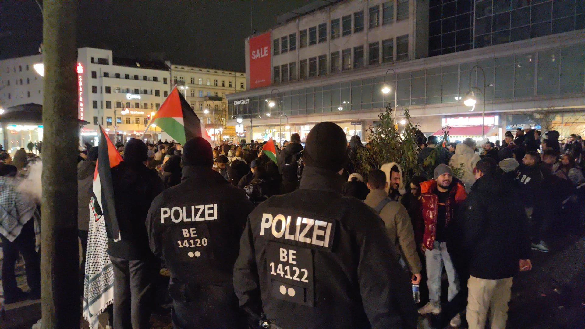 Demo auf dem Hermannplatz.