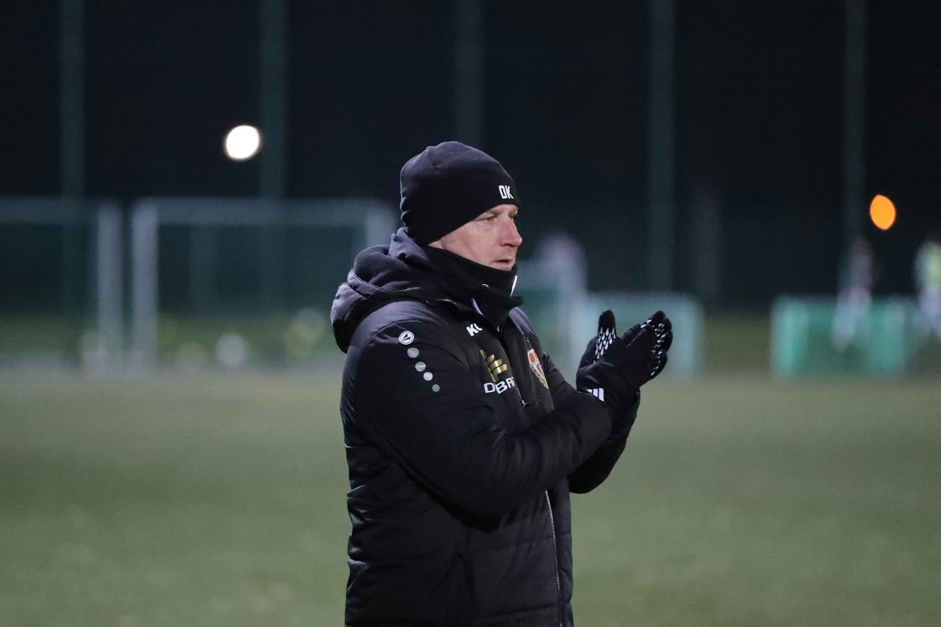 BFC-Trainer Dennis Kutrieb treibt seine Jungs an der Seitenlinie an. Doch im ersten Test gegen Wilmersdorf gab es nur ein 2:2.