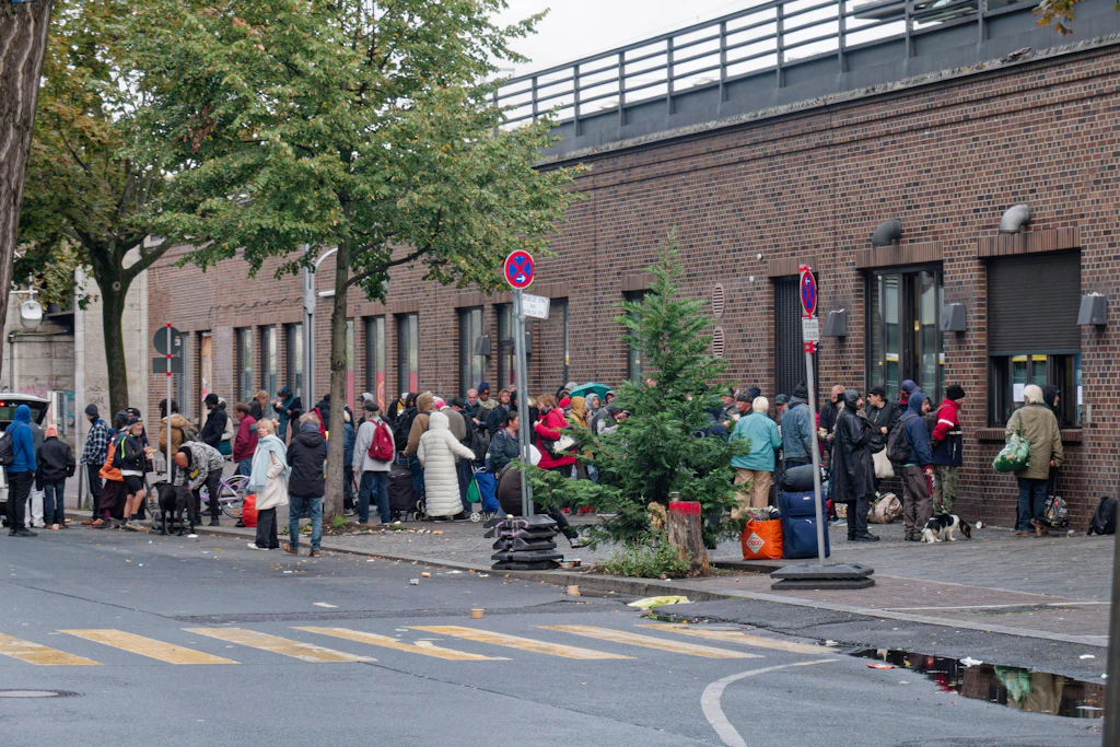Chaos am Bahnhof Zoo: Warum wird sich um Obdachlose gezofft?