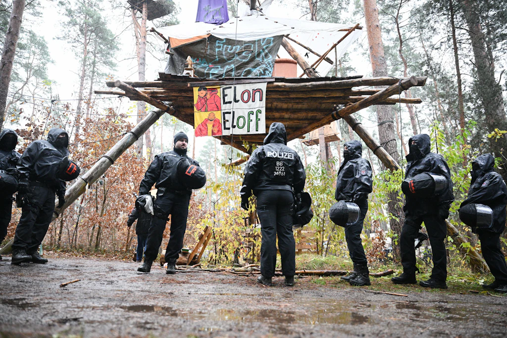 Exklusiv: So teuer war die Räumung des Tesla-Protestcamps in Brandenburg