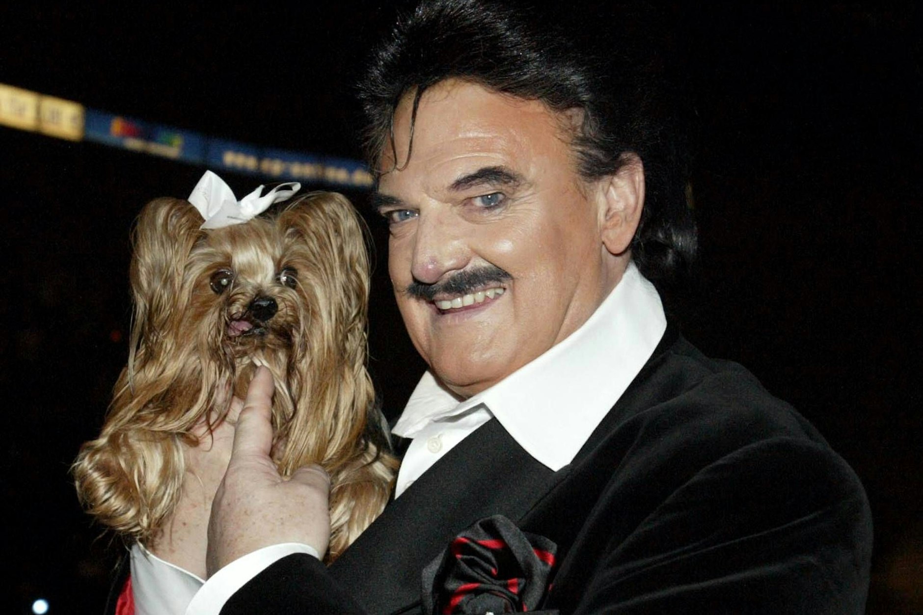 Rudolf Moshammer mit seiner berühmt gewordenen Hündin Daisy.