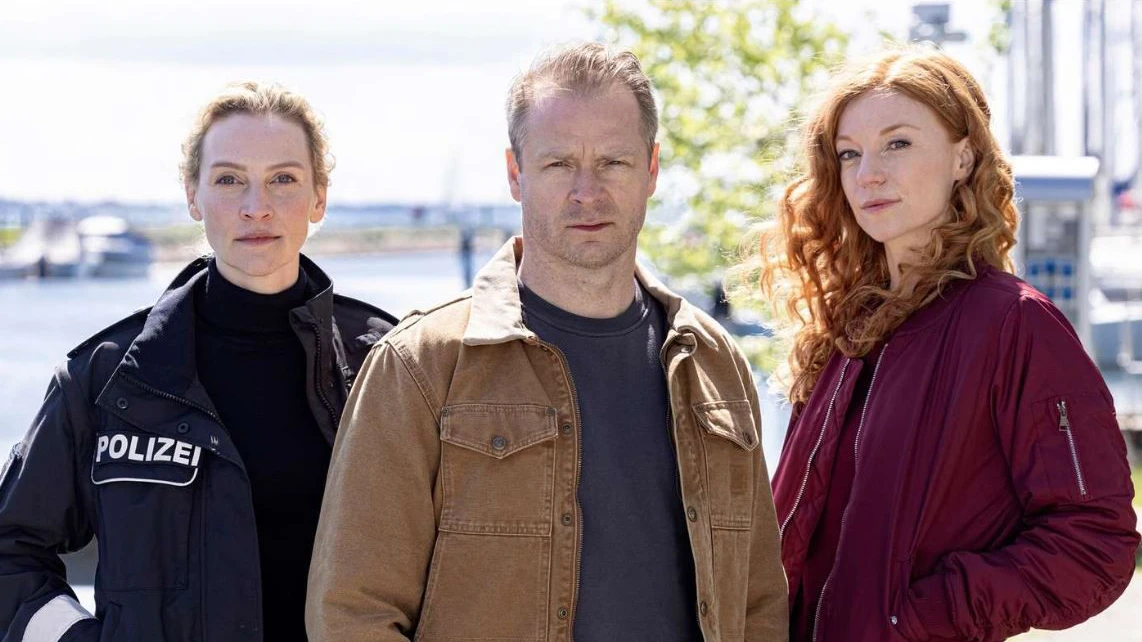 Statt Lona arbeitet jetzt Hannah (Jana Klinge, l.) an der Seite von Hauke (Hinnerk Schönemann) und Jule (Marleen Lohse).