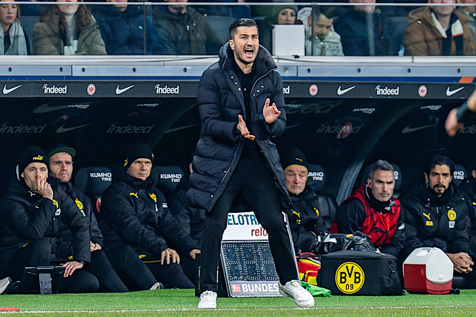 BVB-Trainer Nuri Sahin kämpft an der Seitenlinie um seinen Job. 