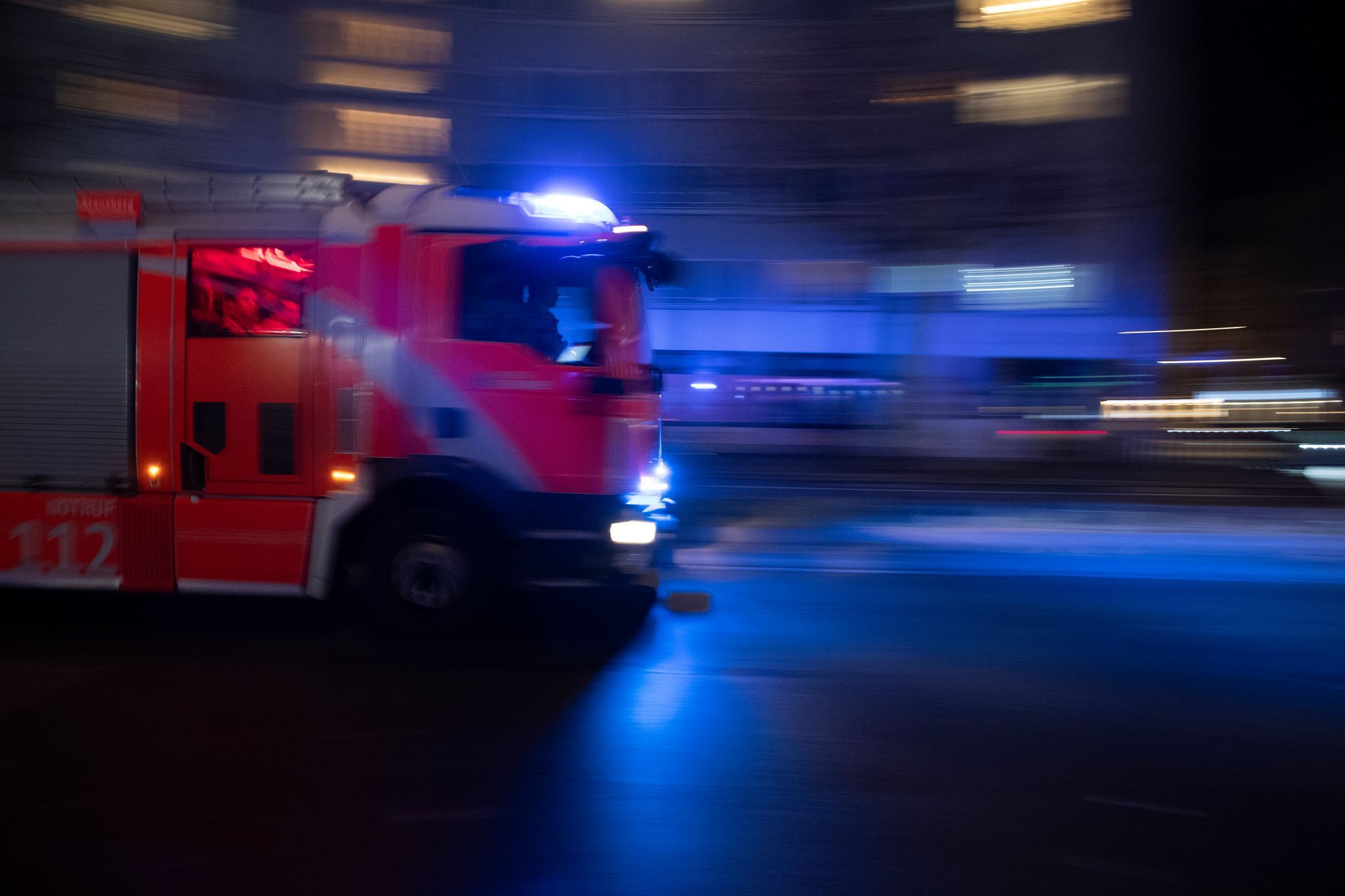 Feuer-Tragödie in Kreuzberg: Toter in abgebranntem Wohnwagen entdeckt