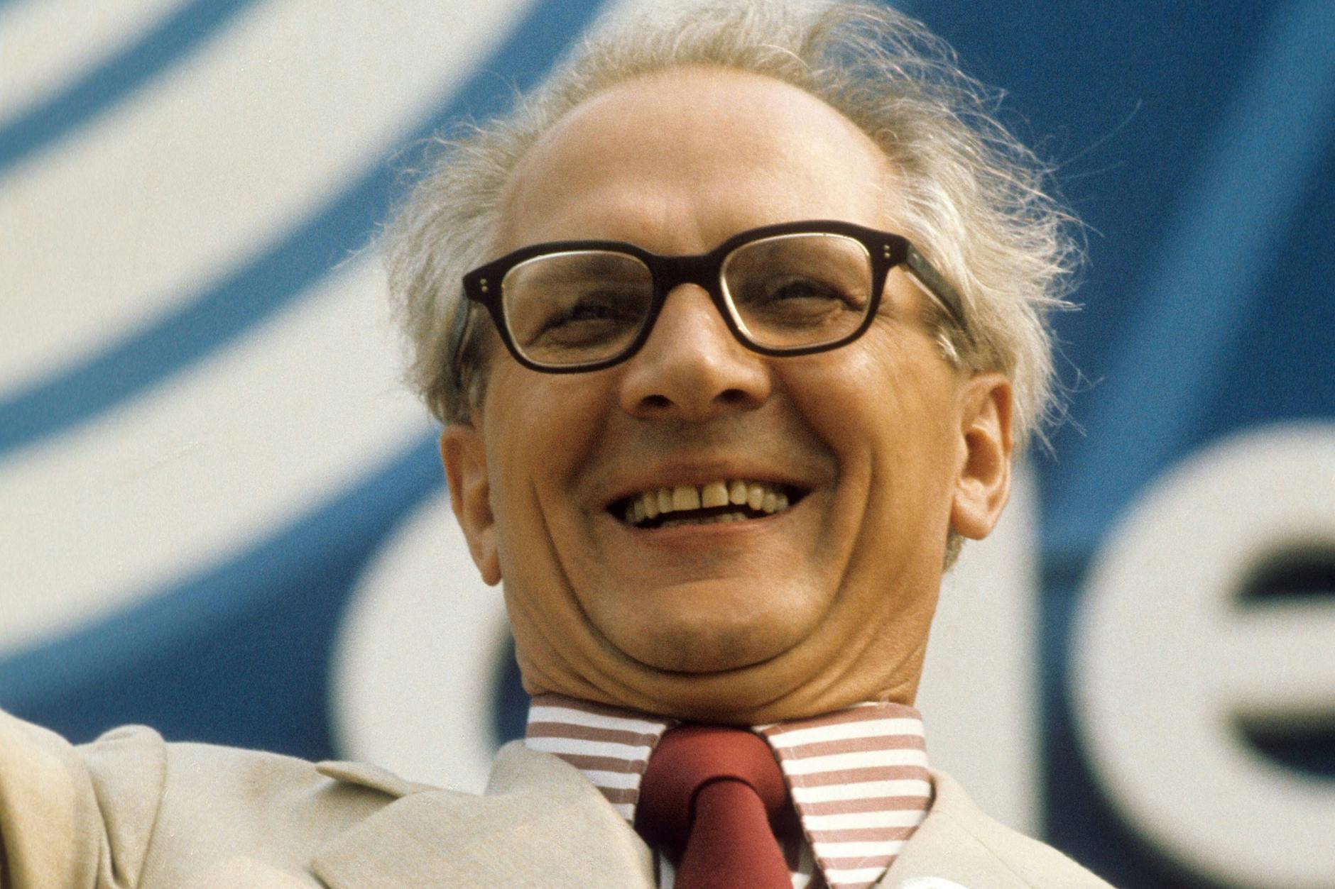 Erich Honecker wird in vielen Witzen aus der DDR verspottet. Was er wohl selbst von solchen Witzen hielt?