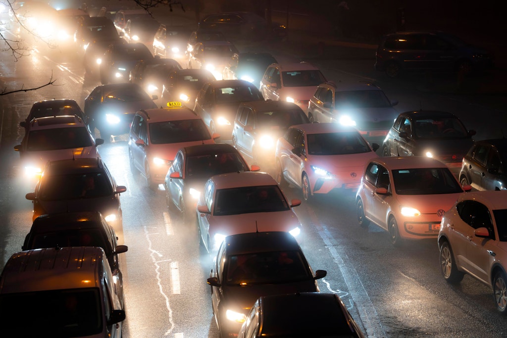 Almanların çoğunluğu içten yanmalı motorları tercih ediyor