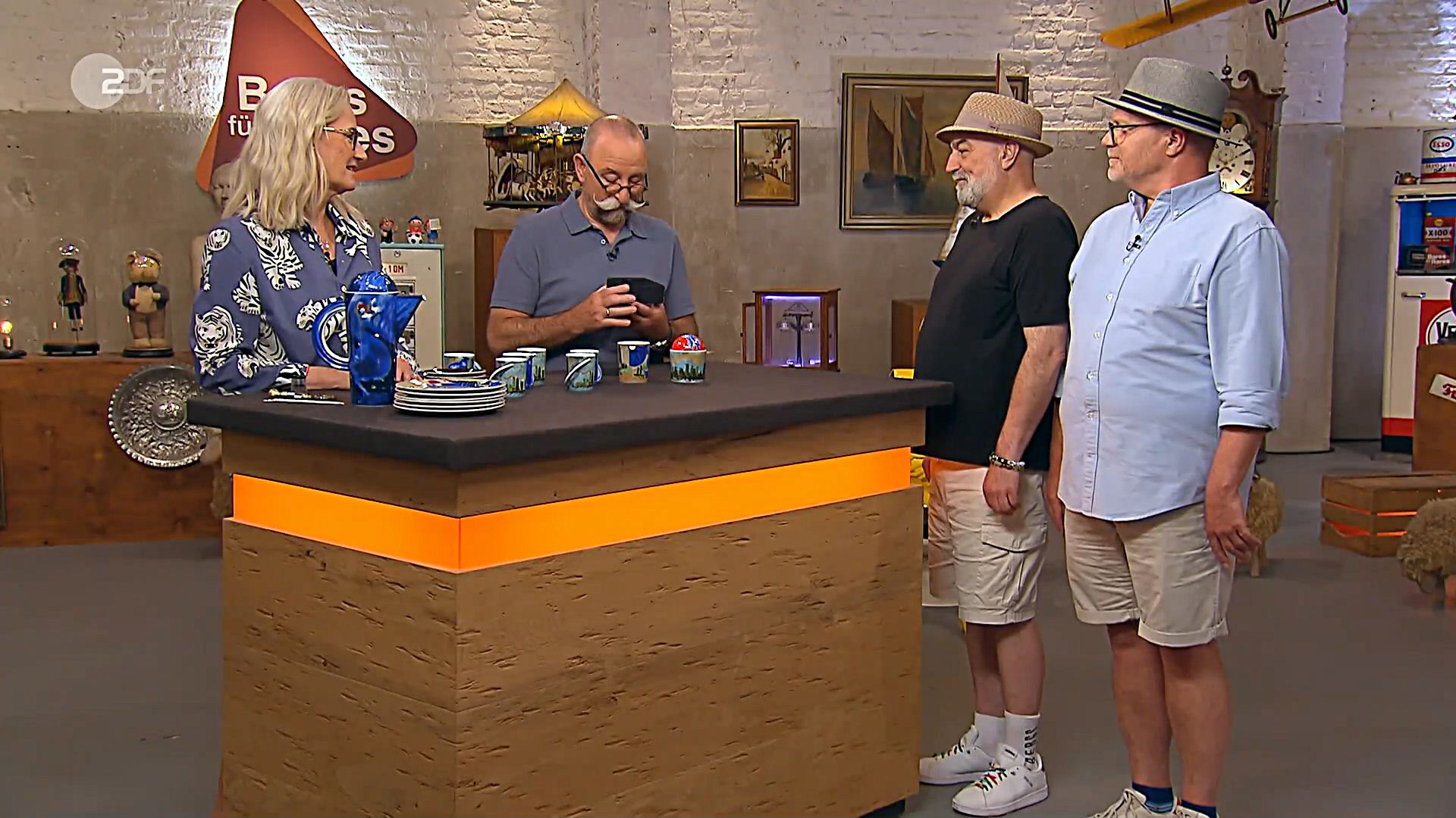 Horror bei „Bares für Rares“: Mitarbeiter zerstört Porzellan – und jetzt?