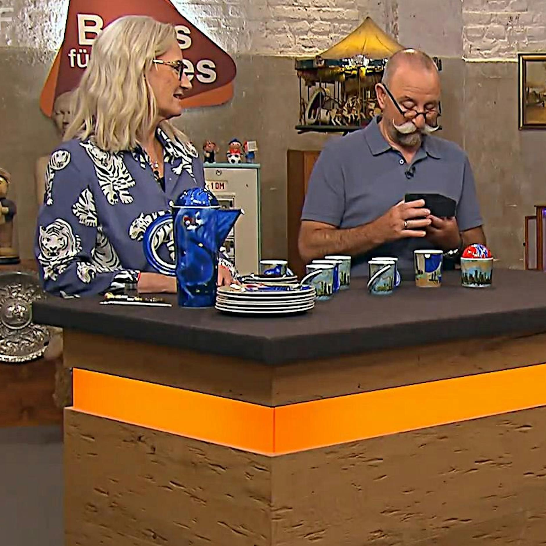 Horror bei „Bares für Rares“: Mitarbeiter zerstört Porzellan – und jetzt?