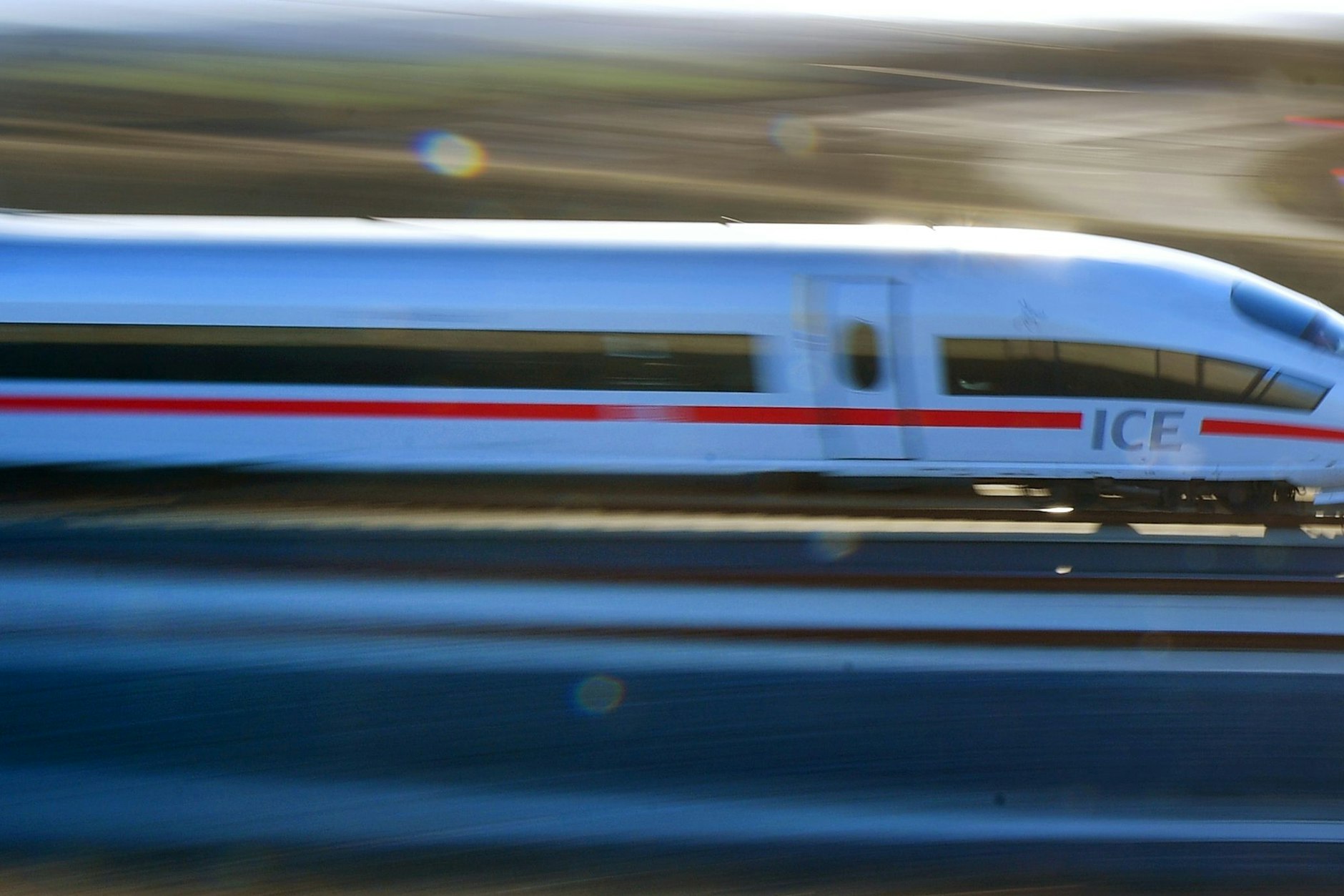 ICE-Neubaustrecke München - Berlin.&nbsp; Auf der Fahrt von München nach Lübeck hat der blinde Passagier unendlich viel Glück gehabt.