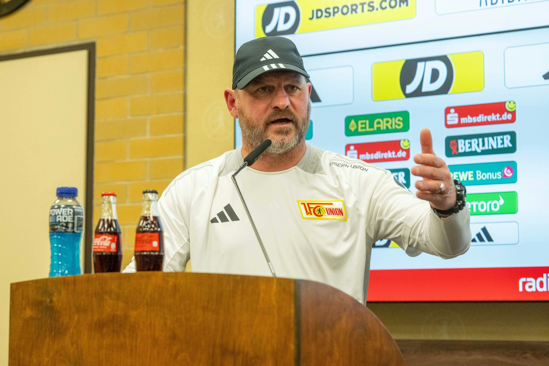 Klappt es im dritten Spiel endlich mit einem Sieg? Unions neuer Trainer Steffen Baumgart setzt auf die Fans in der Försterei.