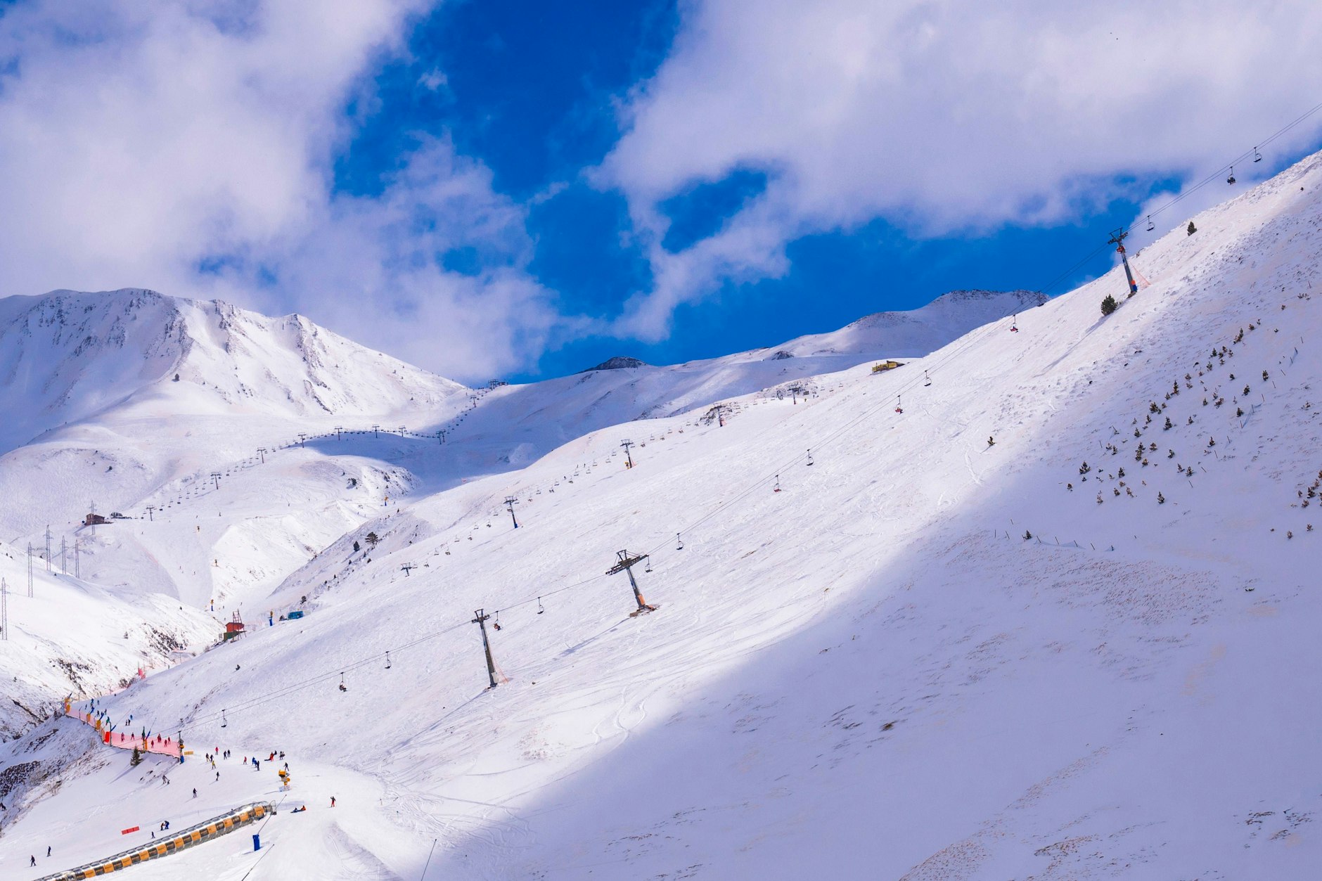In diesem Skigebiet im spanischen Astún kam es zu dem Unglück.