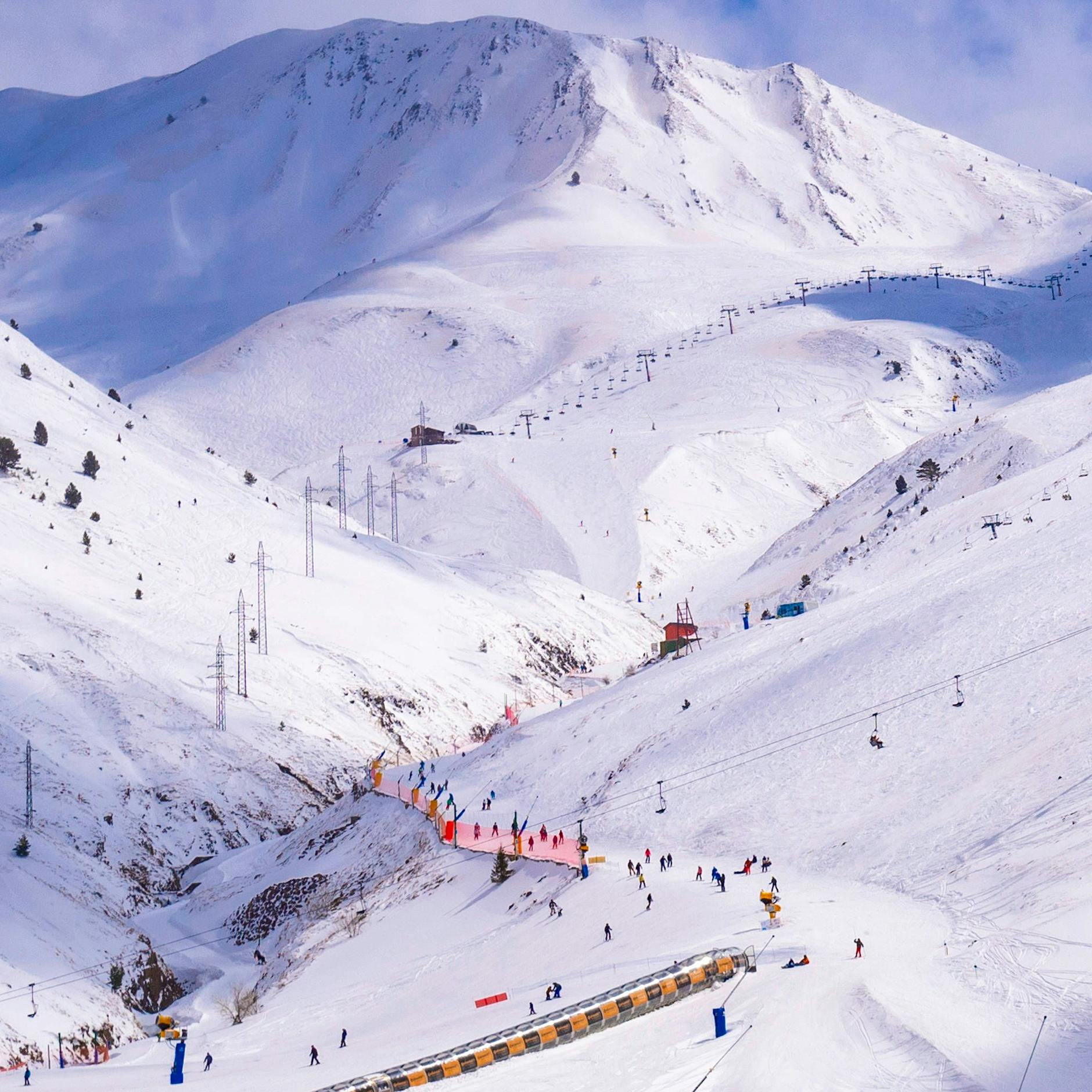 Horror im Ski-Paradies: Skilift eingestürzt – mindestens 30 Verletzte!