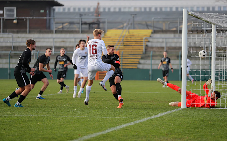 Jules Hasenberg (Nr. 16) erzielt das Ehrentor des BFC Dynamo bei der Niederlage gegen Lichtenberg 47.