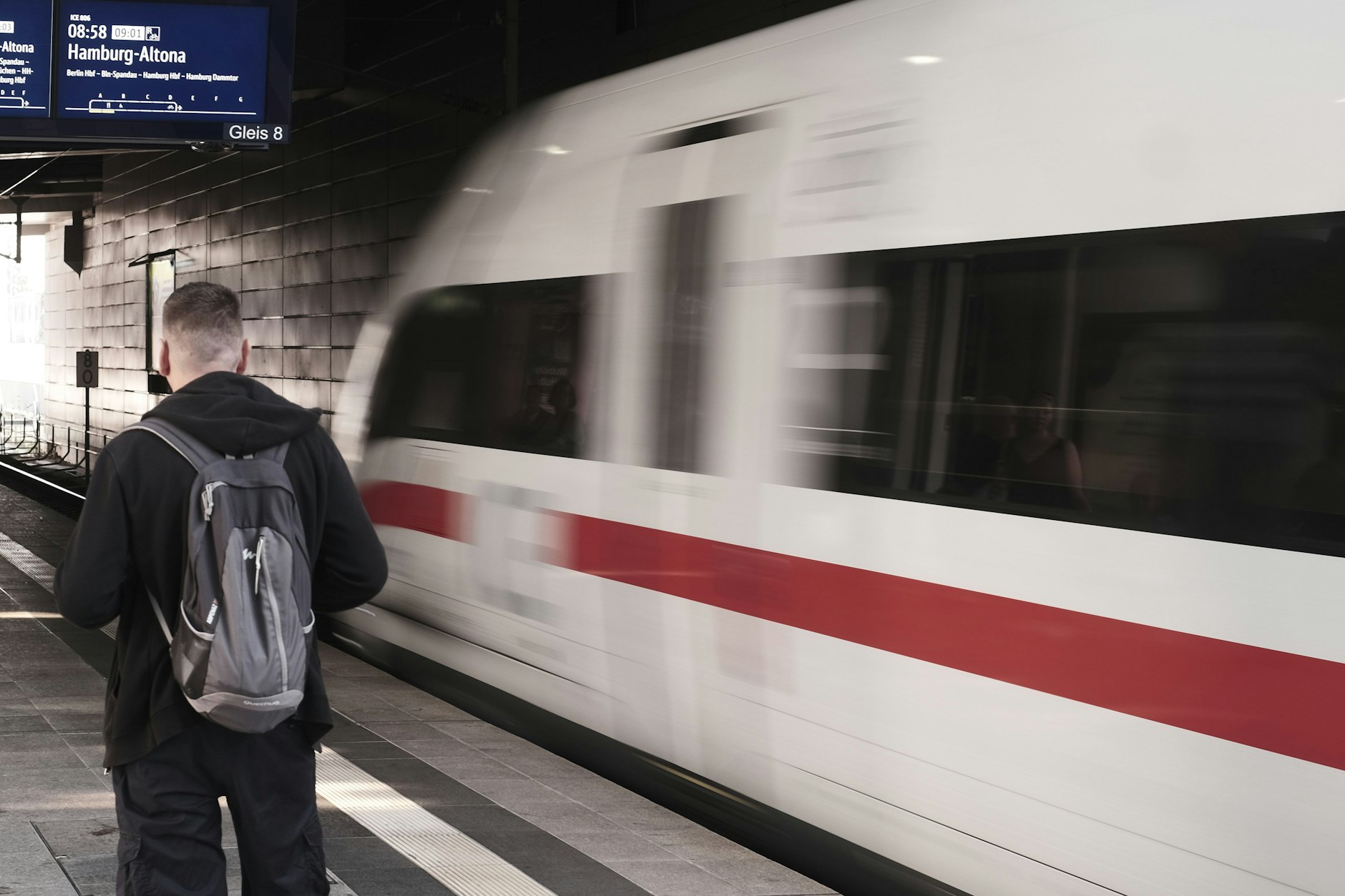 Umfangreicher Ersatzverkehr für Sanierung Hamburg-Berlin. So kommen Reisende dann ans Ziel!
