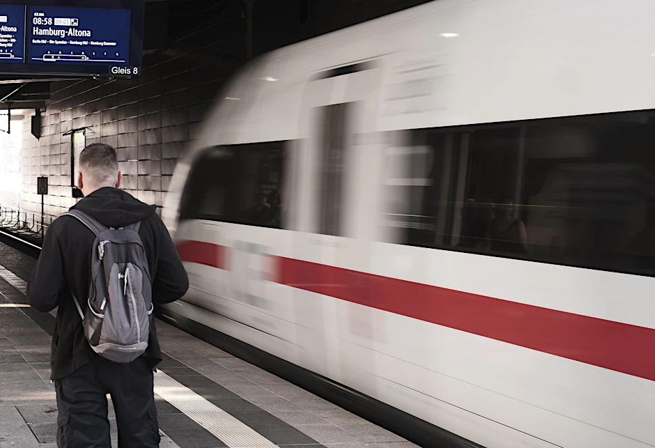 Umfangreicher Ersatzverkehr für Sanierung Hamburg-Berlin. So kommen Reisende dann ans Ziel!
