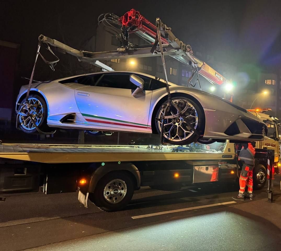 Image - „Lambo“ am Haken - DARUM ging es für den Fahrer zu Fuß nach Hause