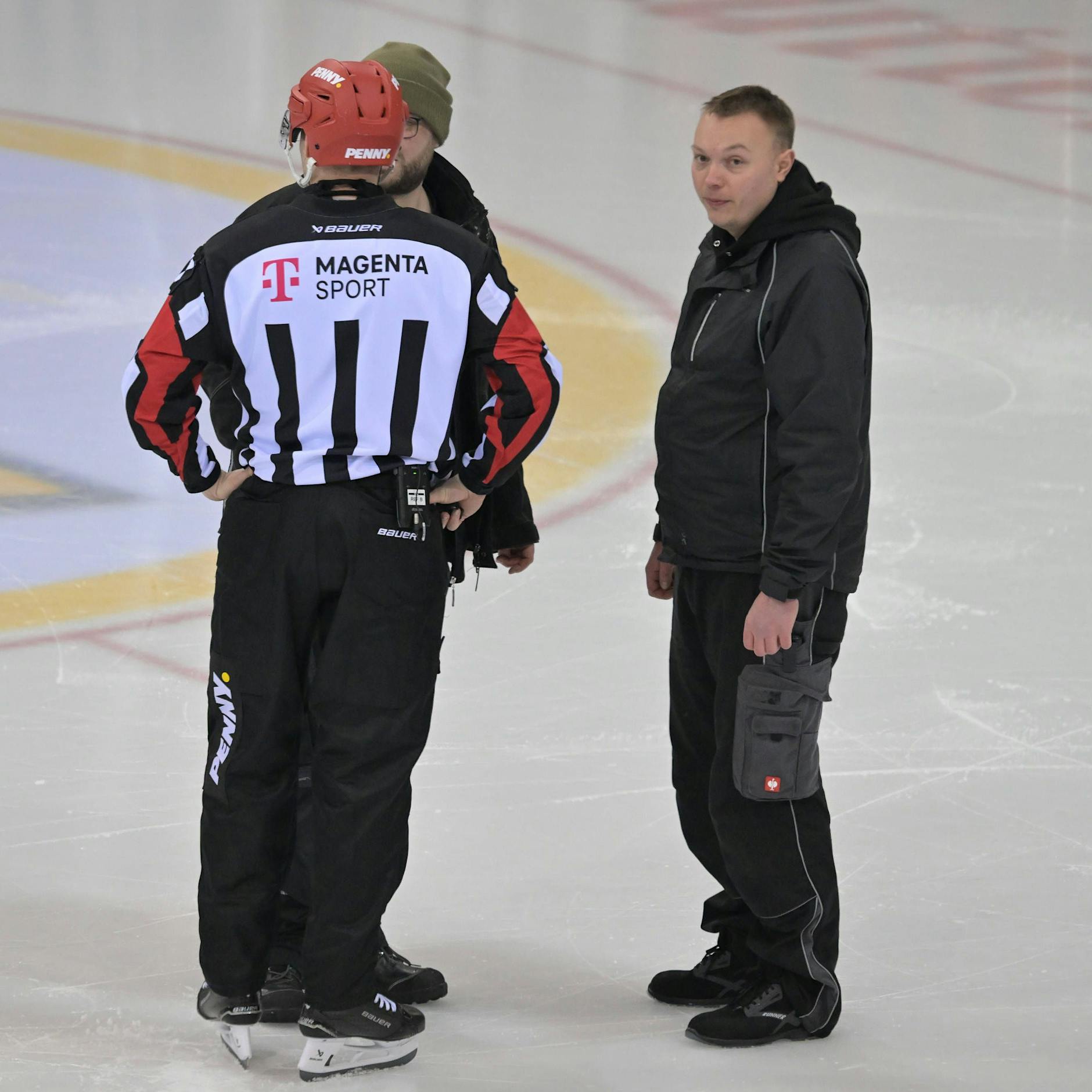 Gift-Alarm: Eishockey-Topspiel abgebrochen! Halle evakuiert!