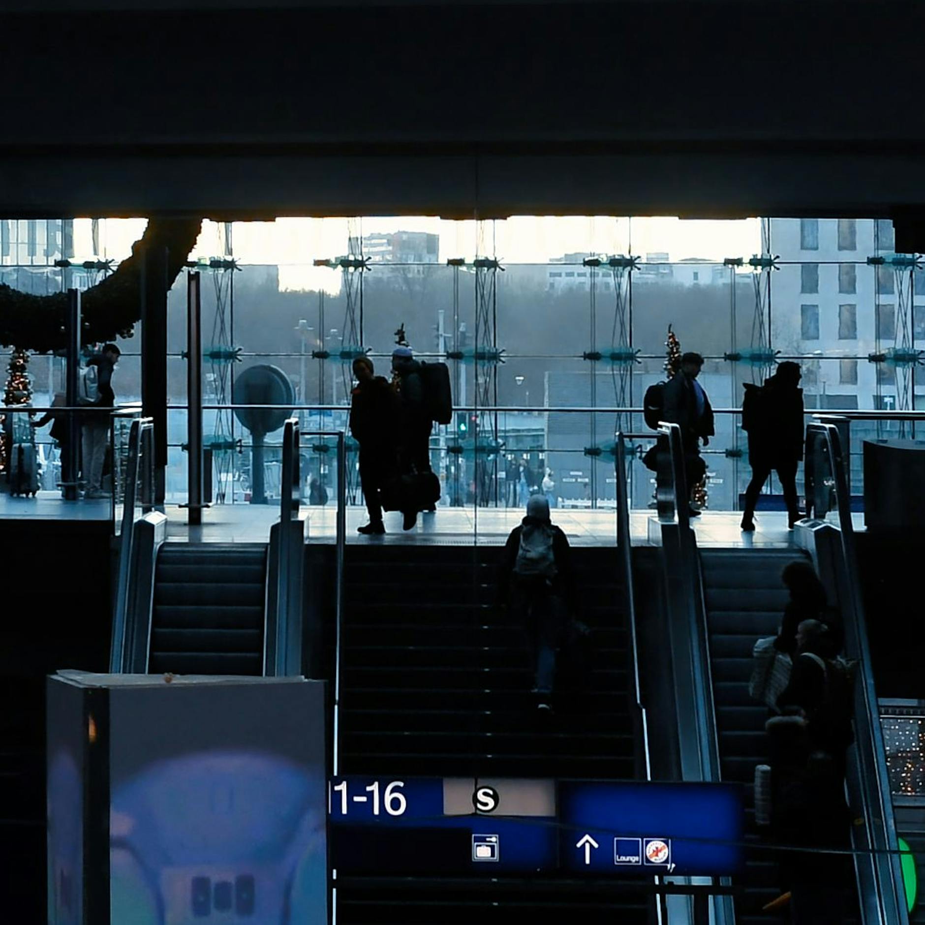 Hauptbahnhof: Sex-Täter fällt über Frau her – schwer verletzt!