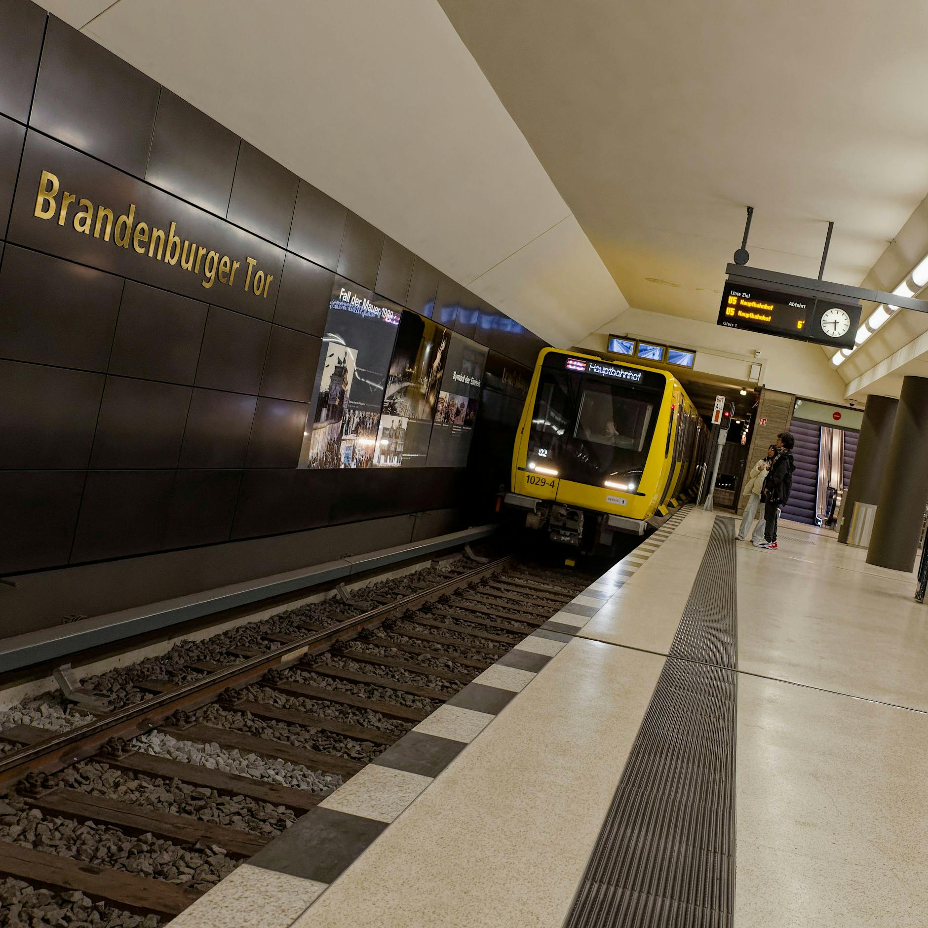 Rollstuhl von U-Bahn mitgerissen: Mann (68) stirbt!