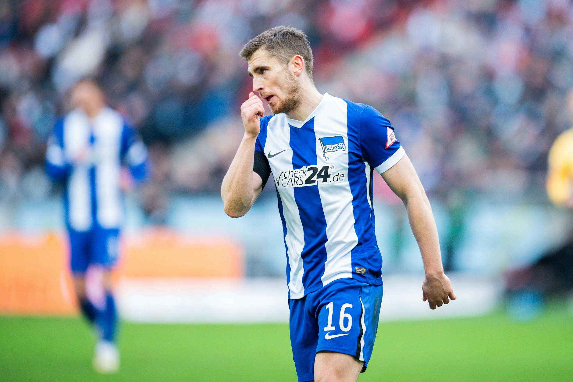 Herthas rechter Außenverteidiger Jonjoe Kenny ist in England heiß begehrt. Jetzt will ihn Zweitligist Sheffield United verpflichten.