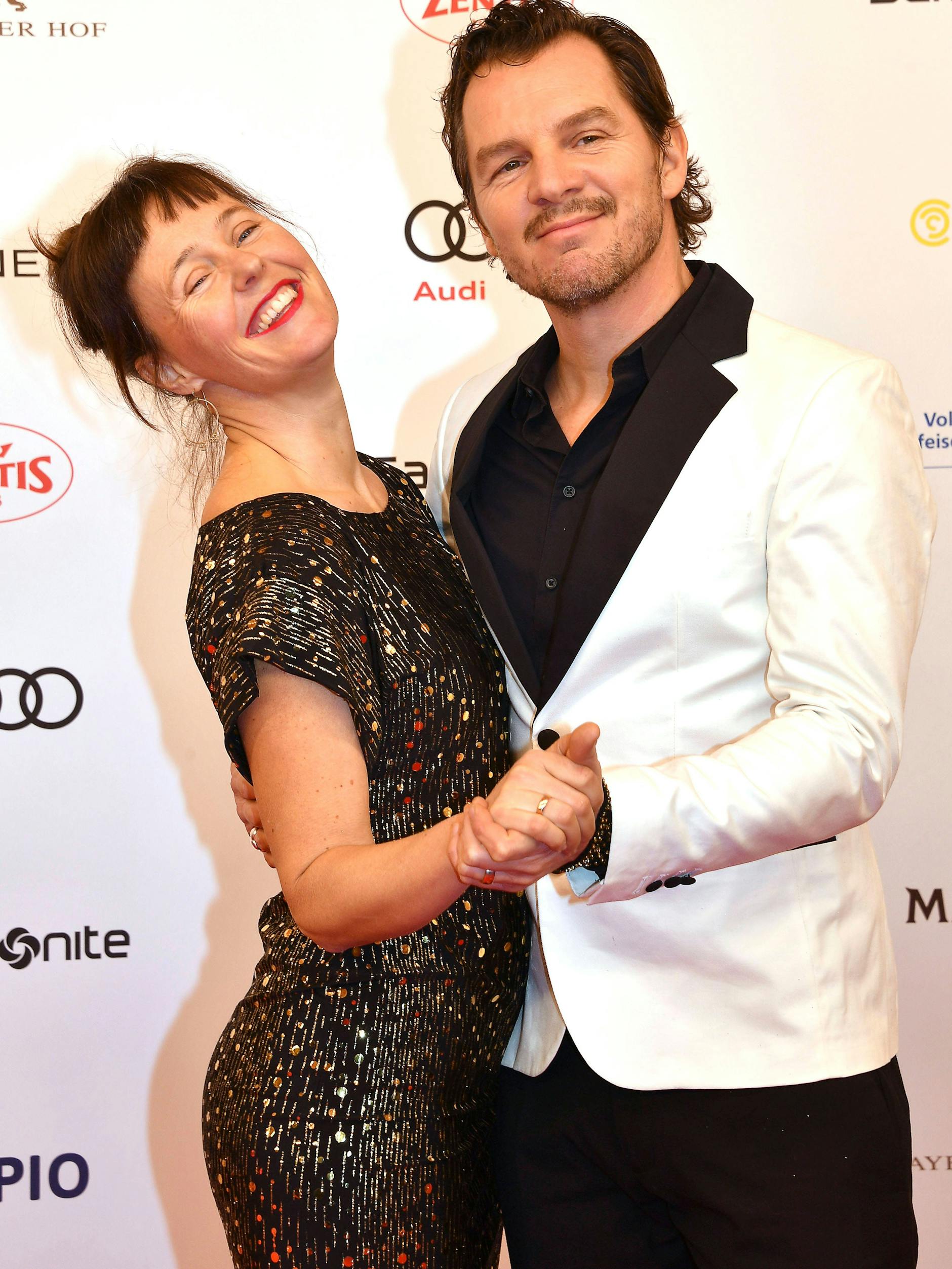 Felix Klare mit Ehefrau Zora Thiessen 2024 beim Deutschen Filmball in München.