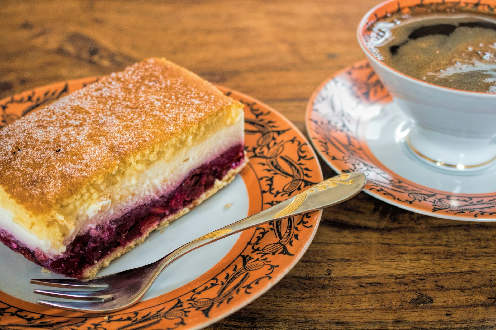 Omas Eierschecke mit Kirschen - das schmeckt nach Kindheit.