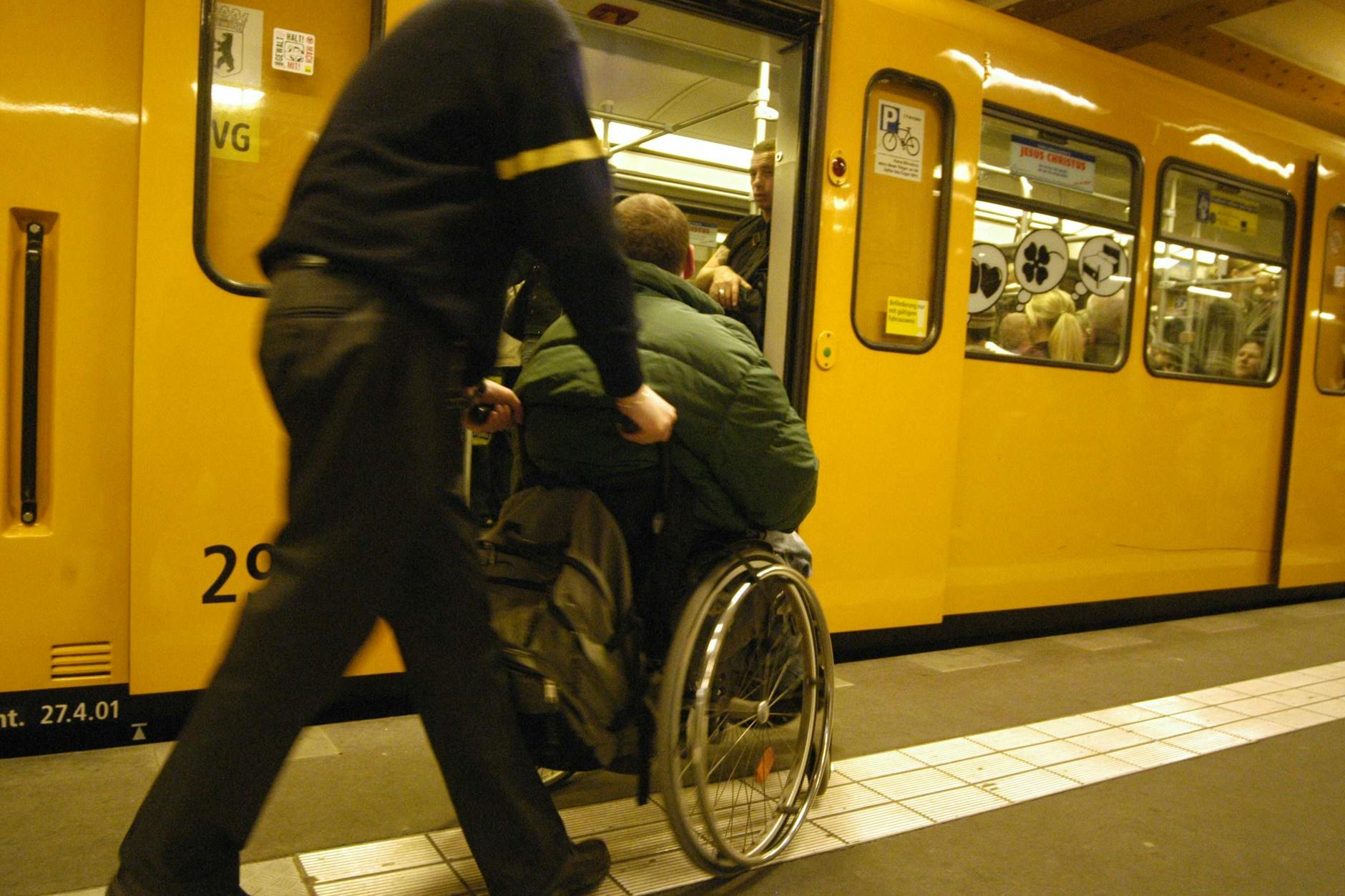 Die Berliner Verkehrsbetriebe (BVG) und andere Betreiber setzen zunehmend auf Barrierefreiheit, dennoch kam es zu einem tödlichen Unfall. (Symbolfoto)