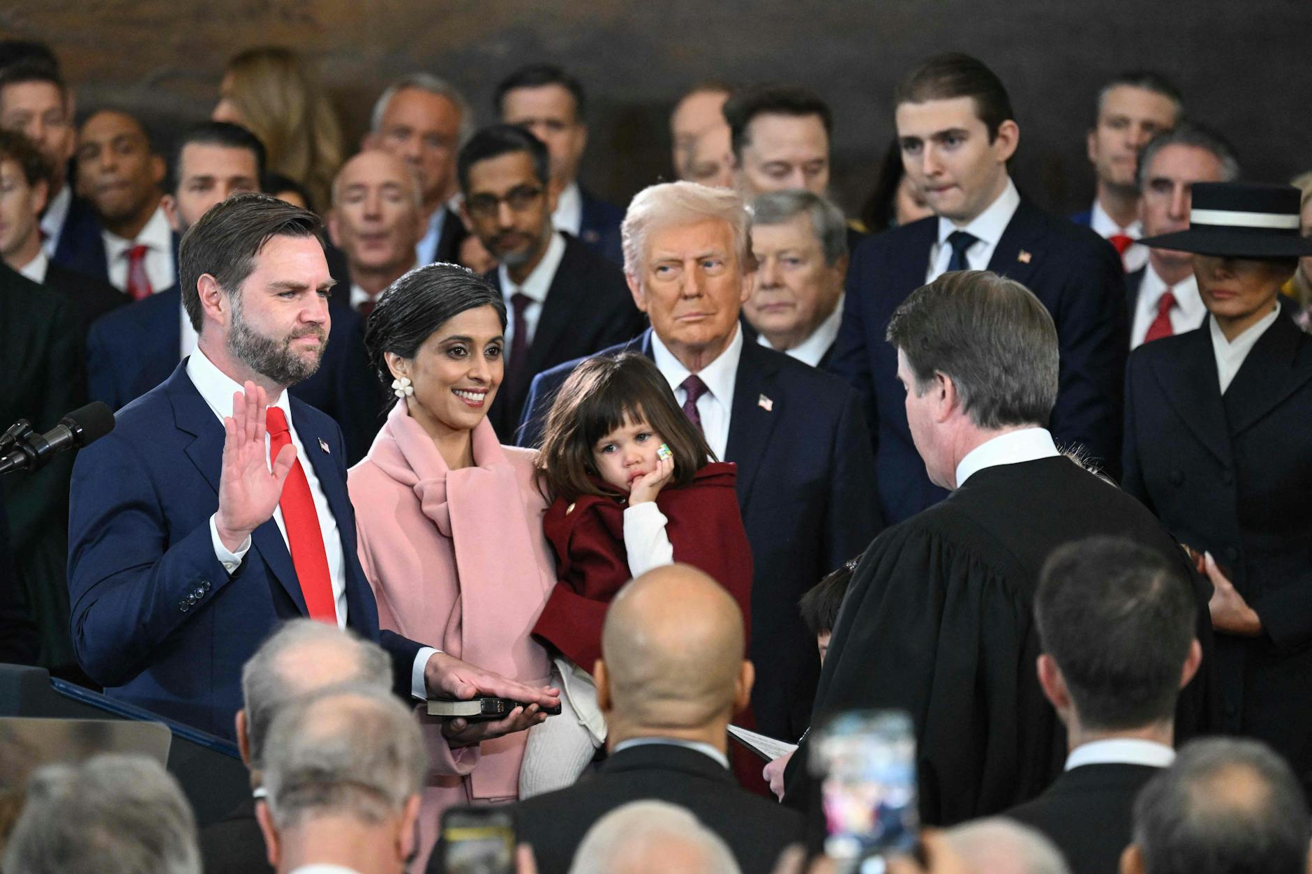 J.D. Vance schwört.