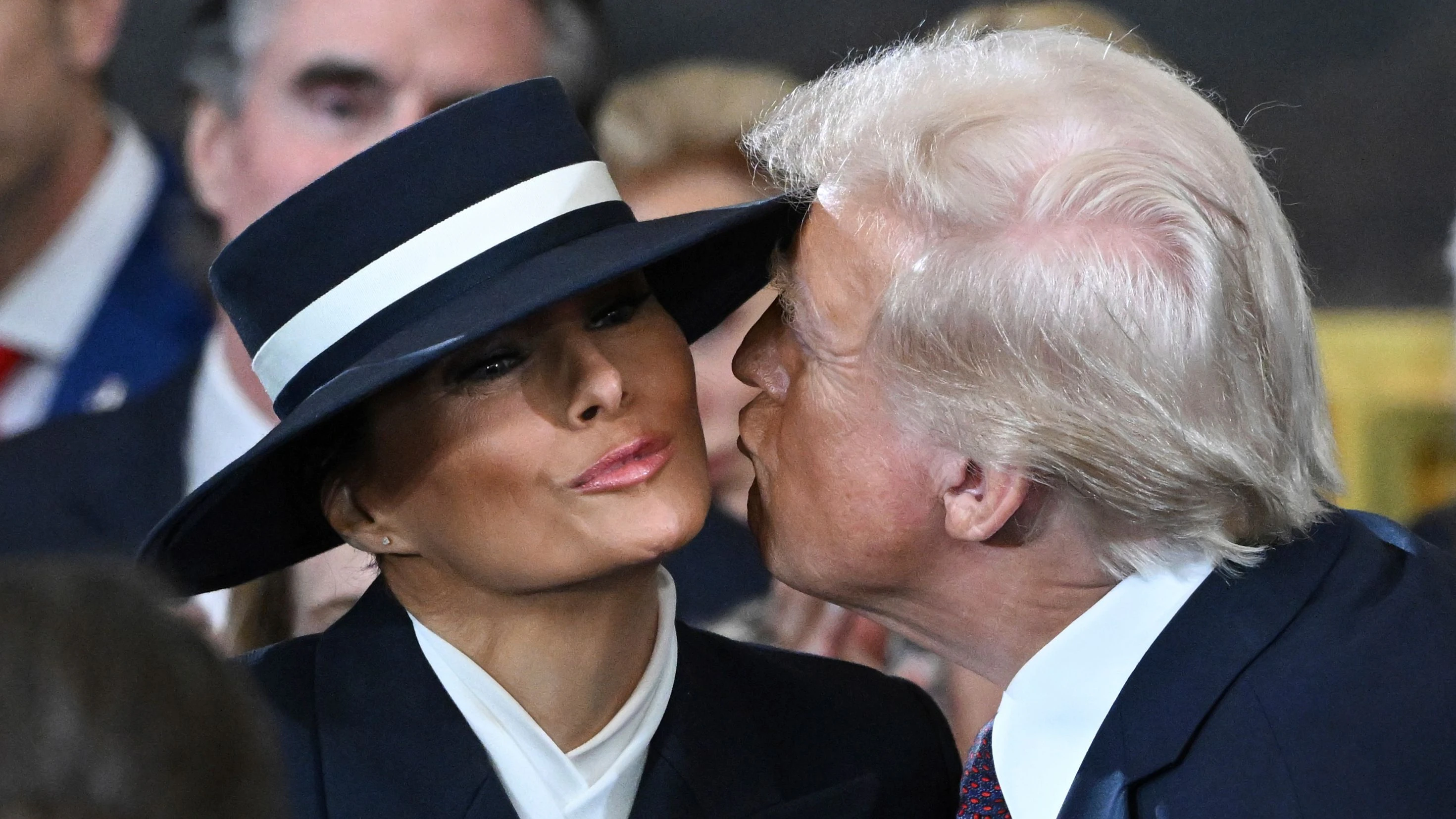 Der Kuss klappte nicht: Donald Trump und seine Frau Melania. 