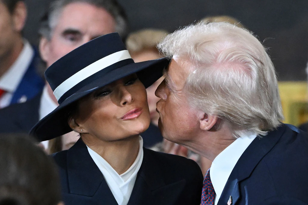 Trump: „Ich wurde von Gott gerettet“ ++ Kuss-Panne mit Melania ++ So will er Amerika „befreien“