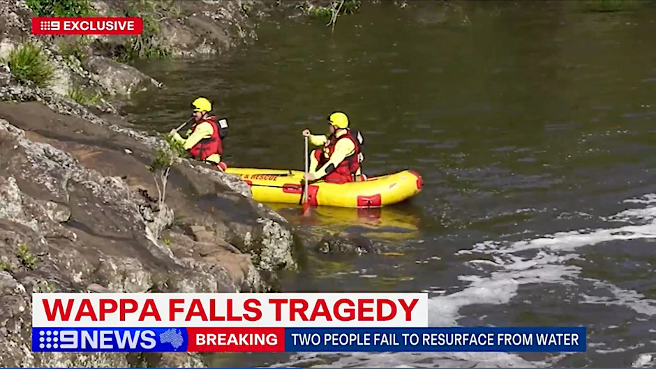 Rettungskräfte im Einsatz an den Wappa Falls, wo zwei Jugendliche ums Leben gekommen sind.