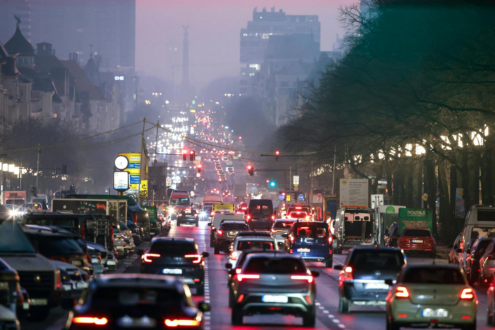 Auch Auswärtige sollen nach dem Willen der CDU in Berlin günstige Parkplätze finden können. Eine neue Vignette soll’s möglich machen.