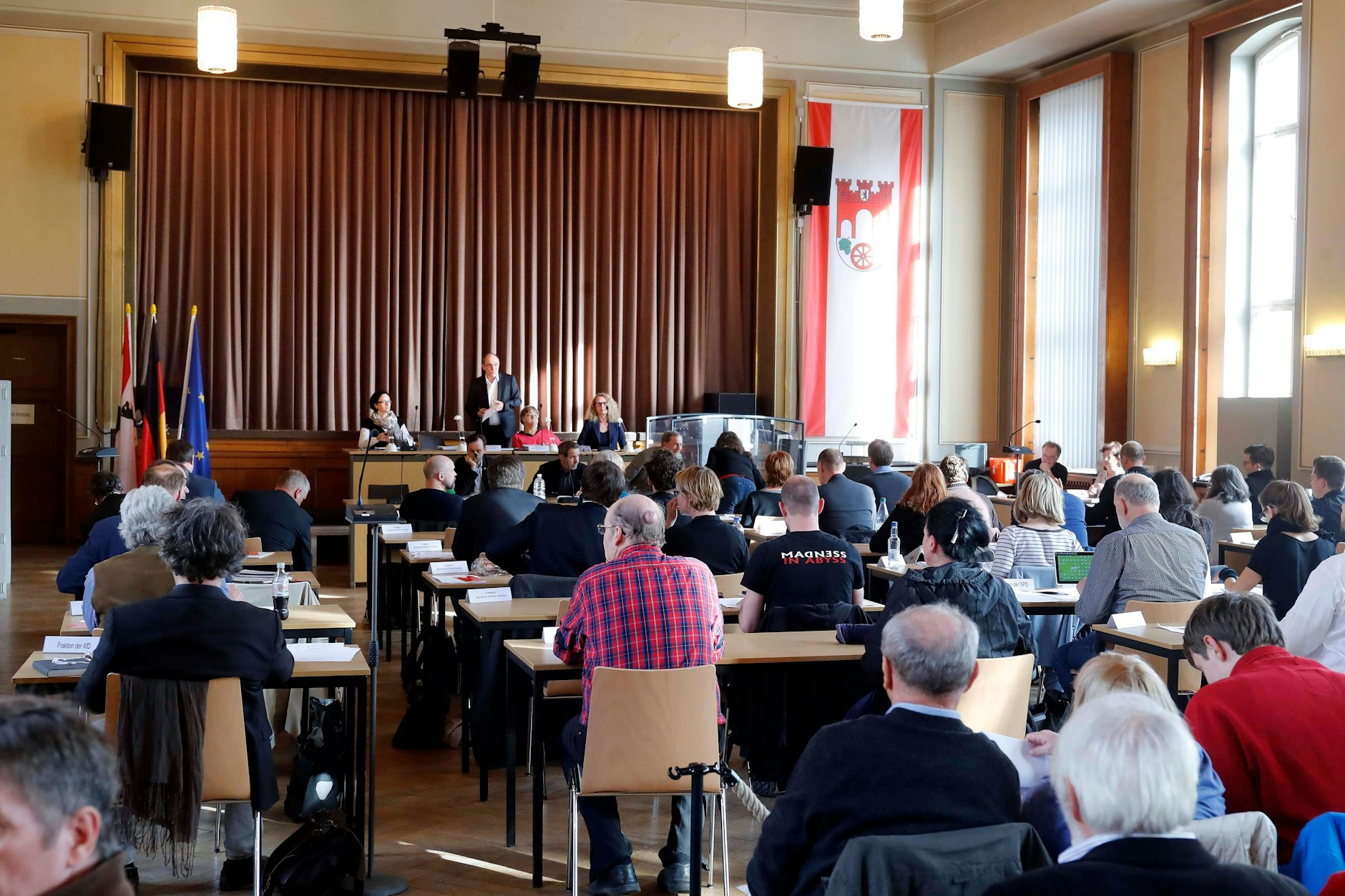 Bald wieder ohne Computer: Weil ein Computerupdate fehlt, werden die Berliner Bezirksverordnetenversammlung in wenigen Monaten digital lahmgelegt.