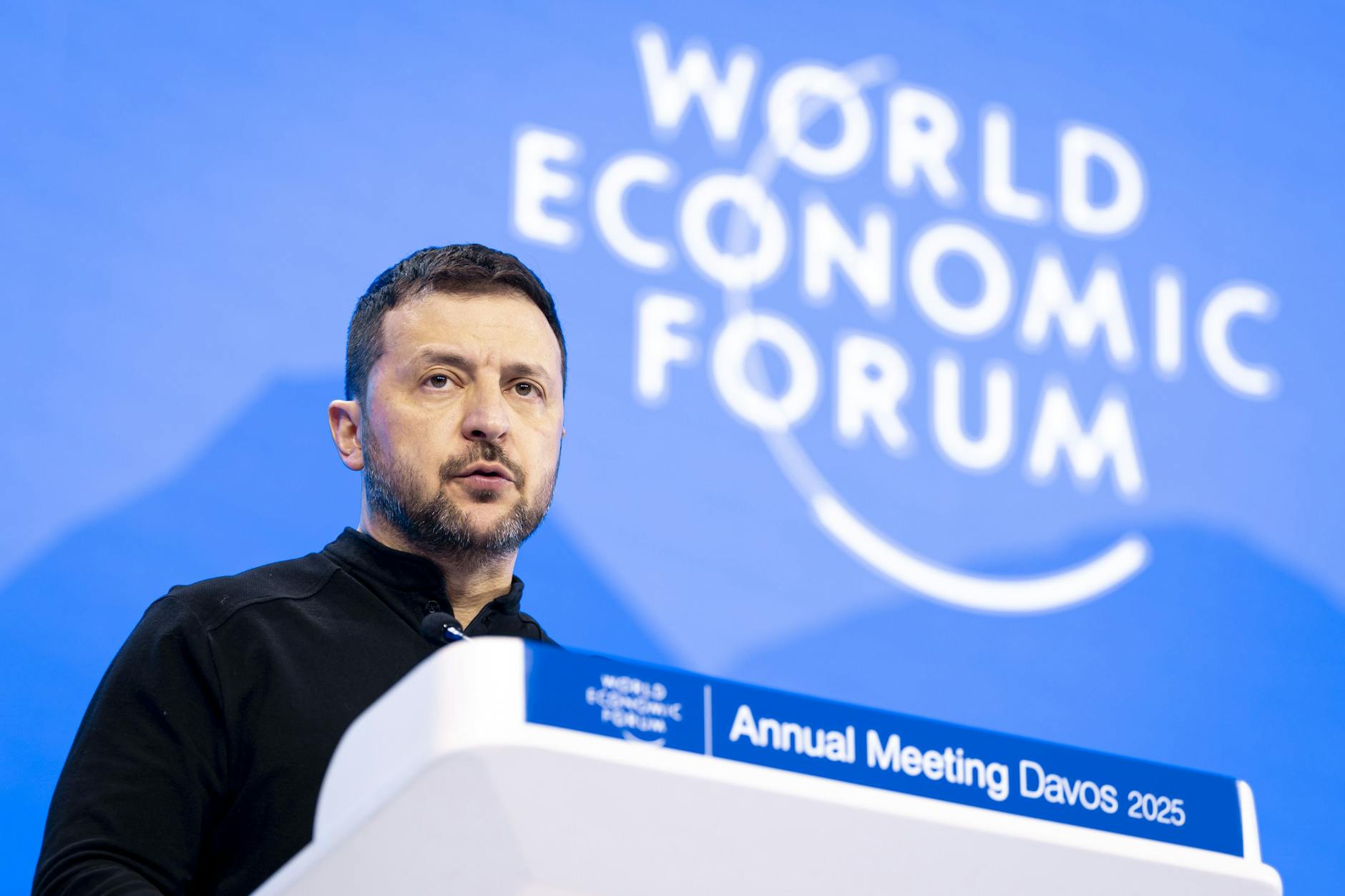 Der ukrainische Präsident Wolodymyr Selenskyj während einer Plenarsitzung in der Kongresshalle während des 55. Jahrestreffens des Weltwirtschaftsforums (WEF) in Davos