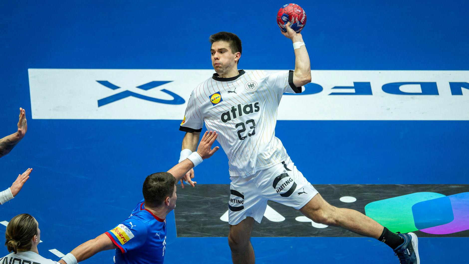 Mit acht Toren war Rückraumspieler Renars Uscins der Topscorer im Spiel gegen Tschechien.