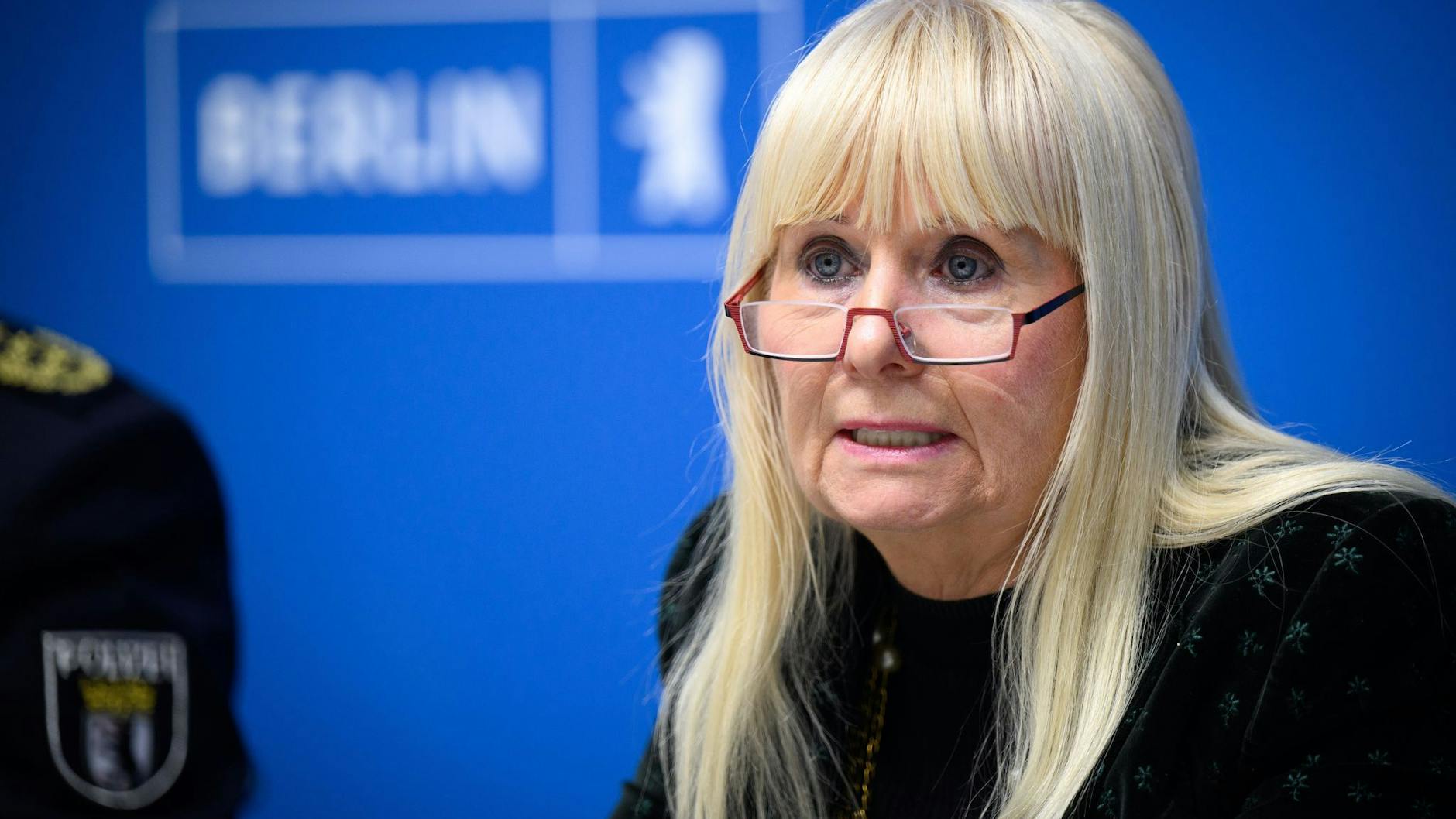 Innensenatorin Iris Spranger (SPD): Ihre Behörde muss eingestehen, dass Poller in der Stadt die Einsätze der Berliner Feuerwehr behindert.